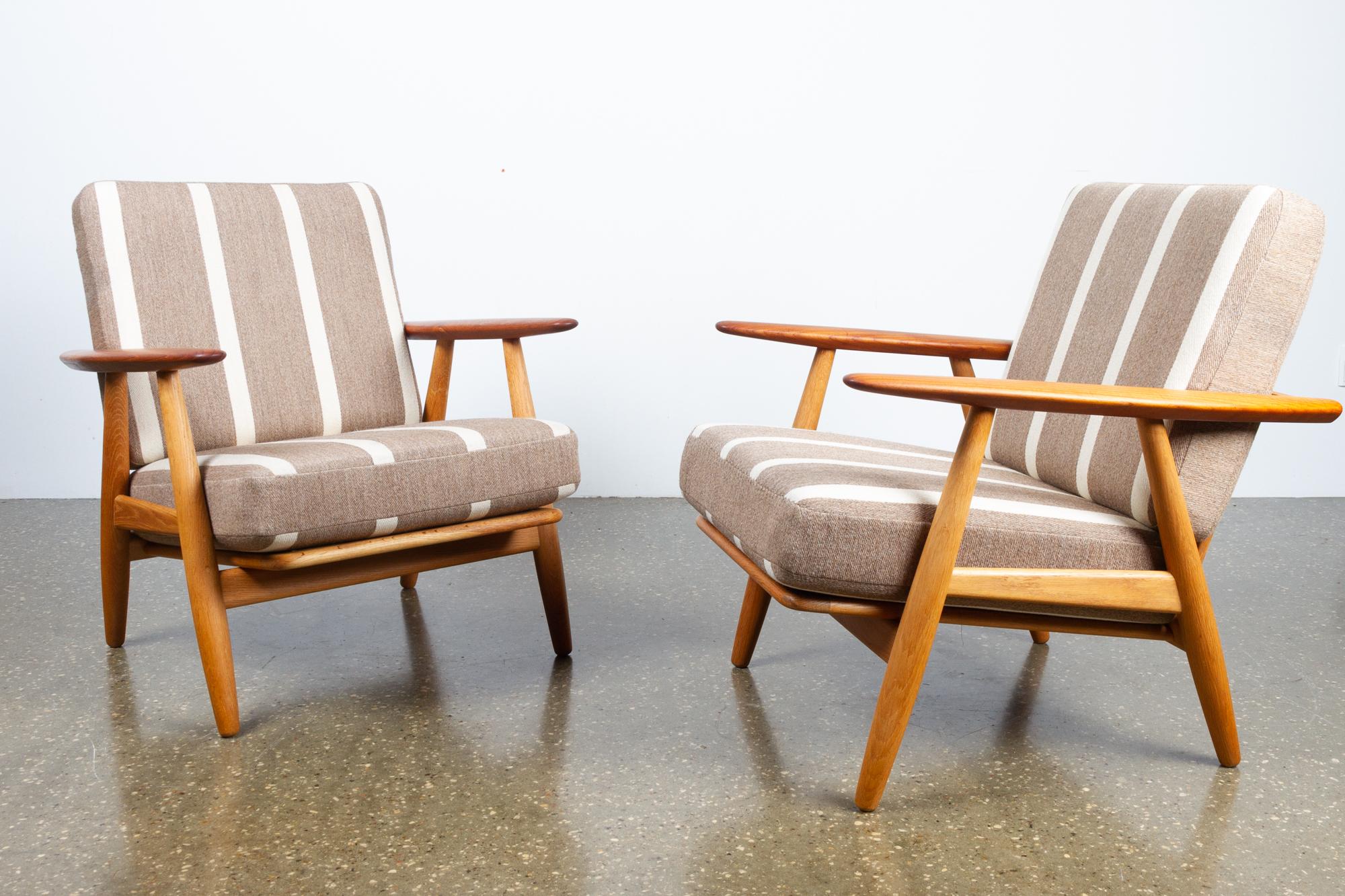 Cigar GE-240 Easy Chairs by Hans J. Wegner 1950s, Set of 2 13