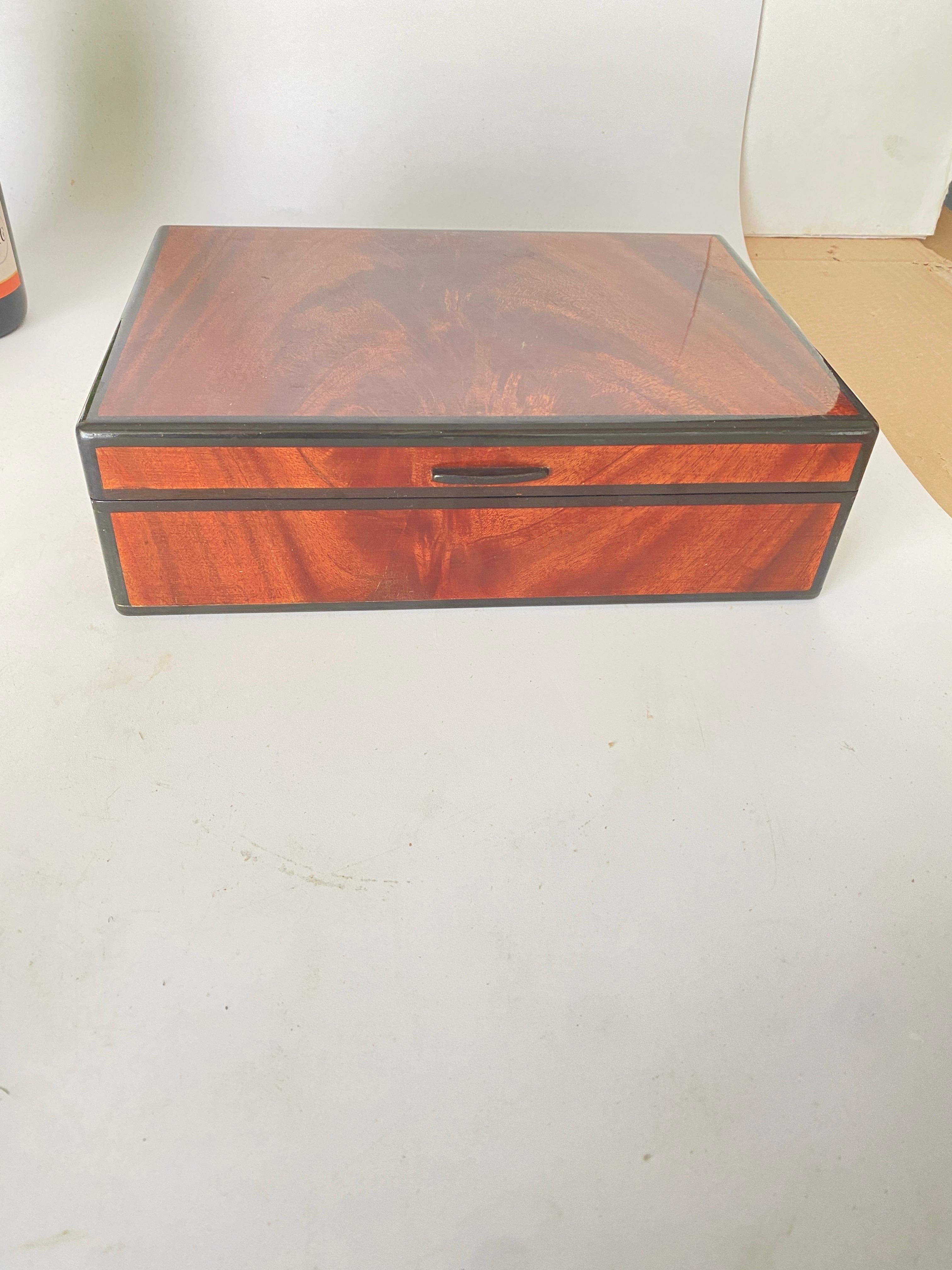 Cigar Humidor Burl Wood Cigar Box France 1970 Brown Black Color In Good Condition For Sale In Auribeau sur Siagne, FR