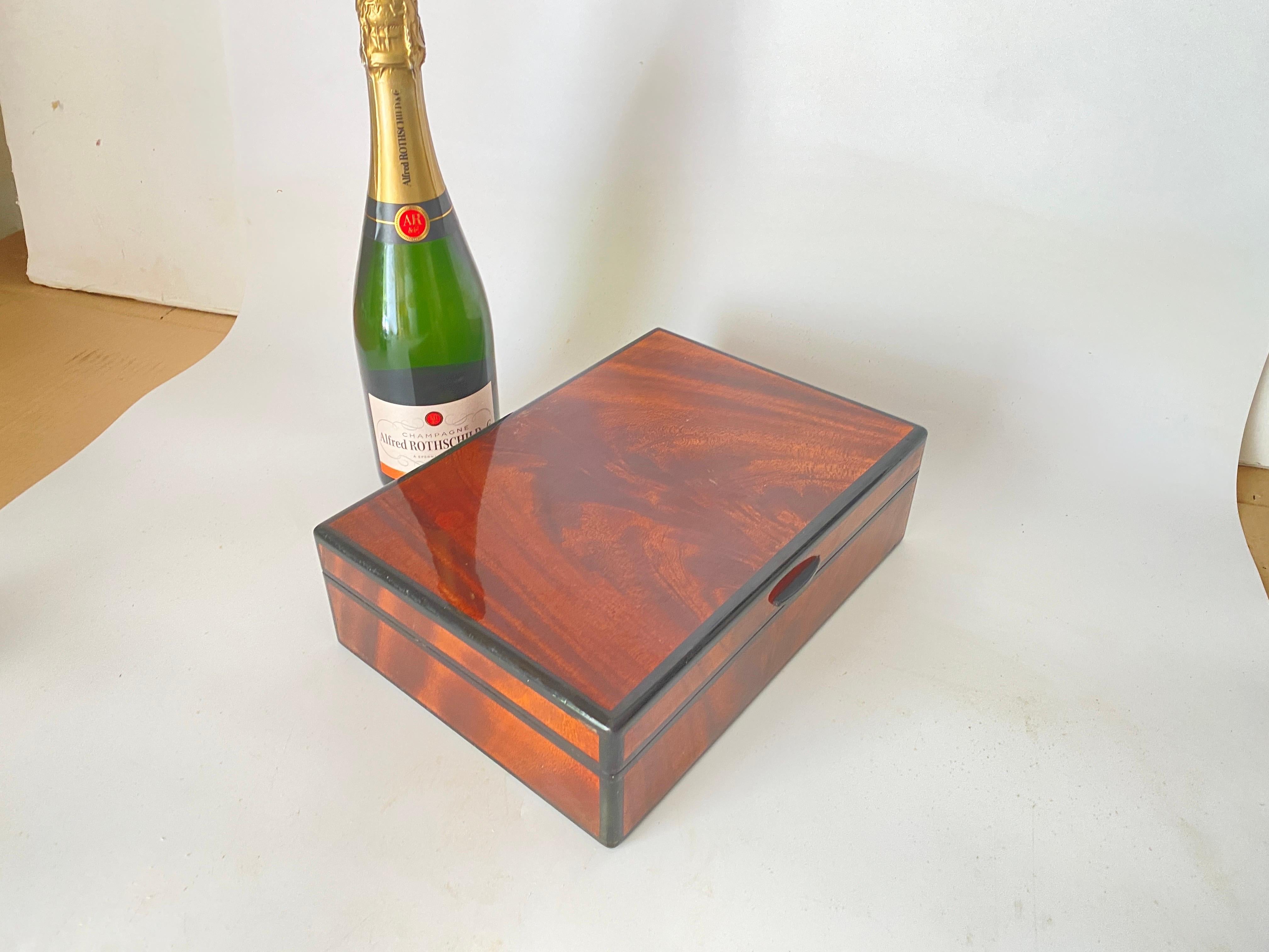 Late 20th Century Cigar Humidor Burl Wood Cigar Box France 1970 Brown Black Color For Sale