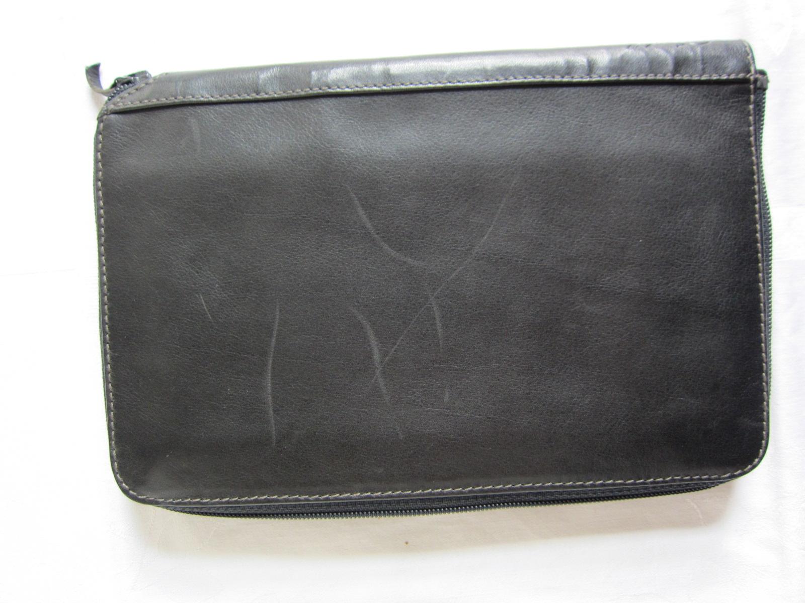 20th Century Cigar Tobacco Leather Case With Zipper For Sale