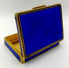 Caja de cigarrillos rectangular para mesa azul esmalte sobre guilloche Salimbeni.