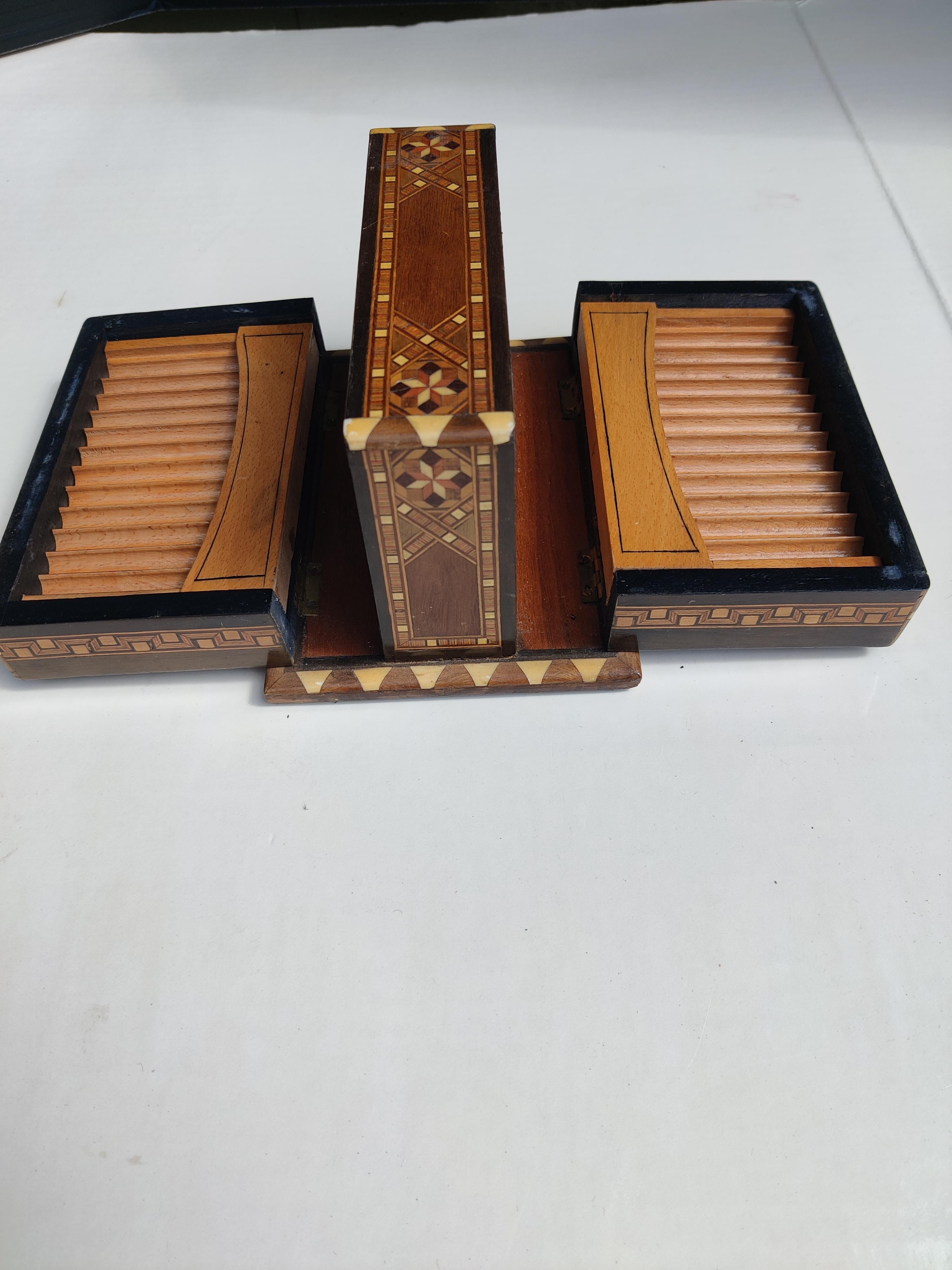 Cigarette box, unusual opens on both sides In Good Condition For Sale In Cincinnati, OH