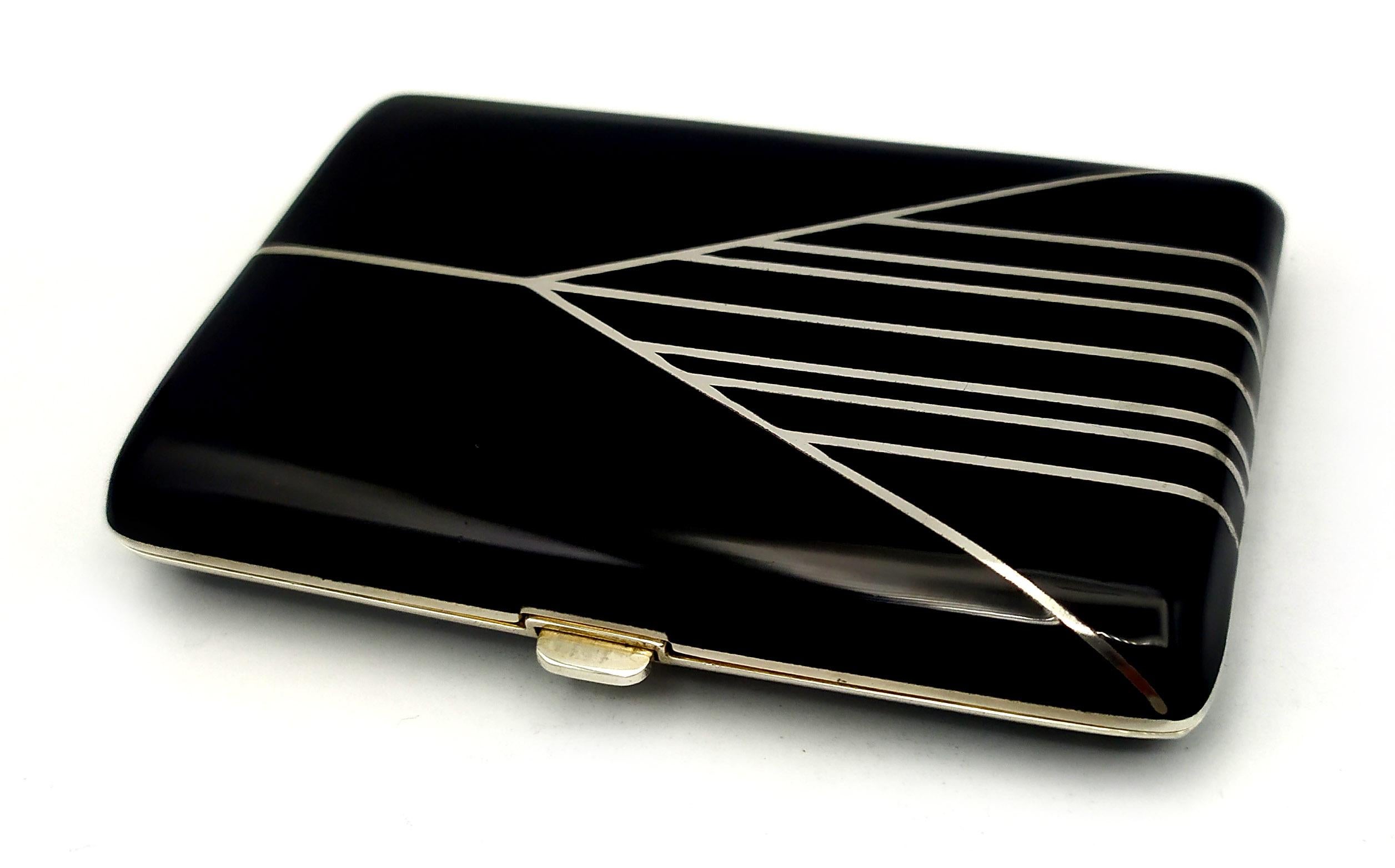  Handbag cigarette case in 925/1000 sterling silver with black fire enamel. Opening with spring button. Size cm. 6.3 x 9.7 x 1.5. Weight gr. 215. Created in Art Deco style for Cartier USA in the 1980s, inspired by Louis Cartier designs from the