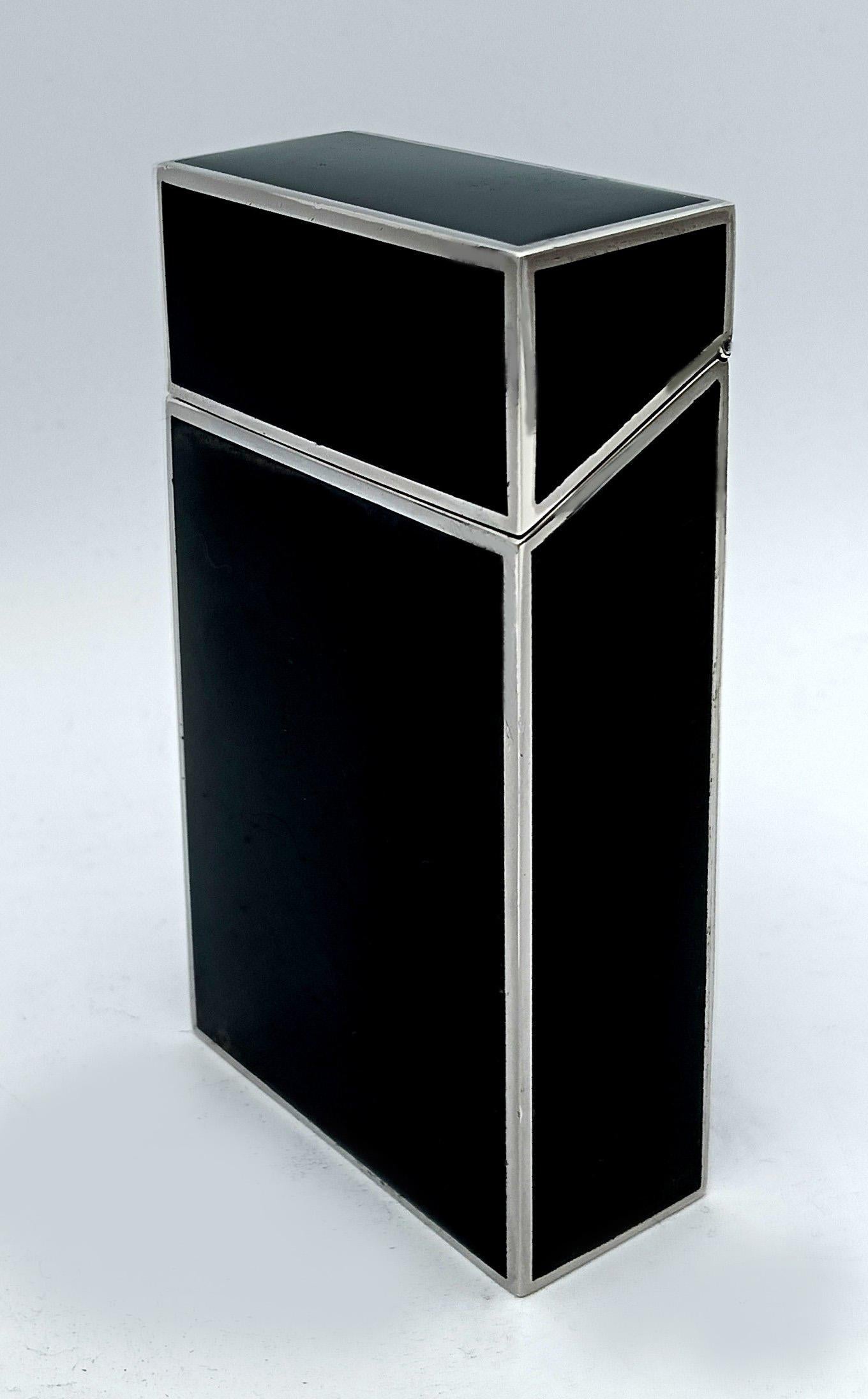 Milieu du XXe siècle Etui à cigarettes noir en forme de paquet. Salimbeni en vente