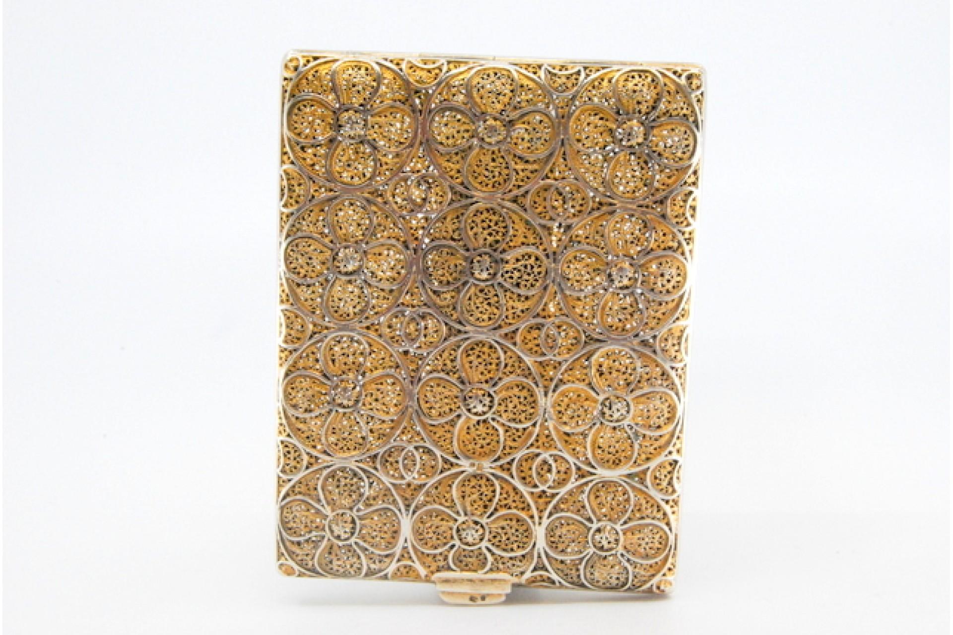 European Cigarette case in gold filigree silver with hinged lid For Sale