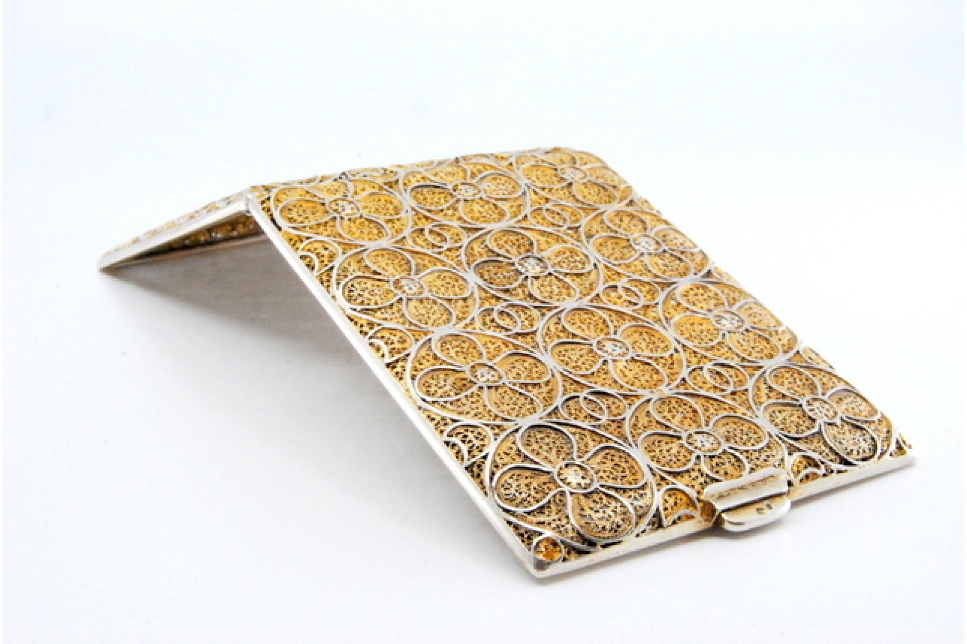 Silver Cigarette case in gold filigree silver with hinged lid For Sale