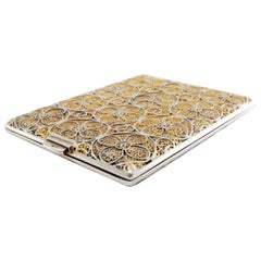 Cigarette case in gold filigree silver with hinged lid