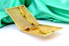 Cigarette case in silver filigree w/ gold reliefs & two cigarette holders inside