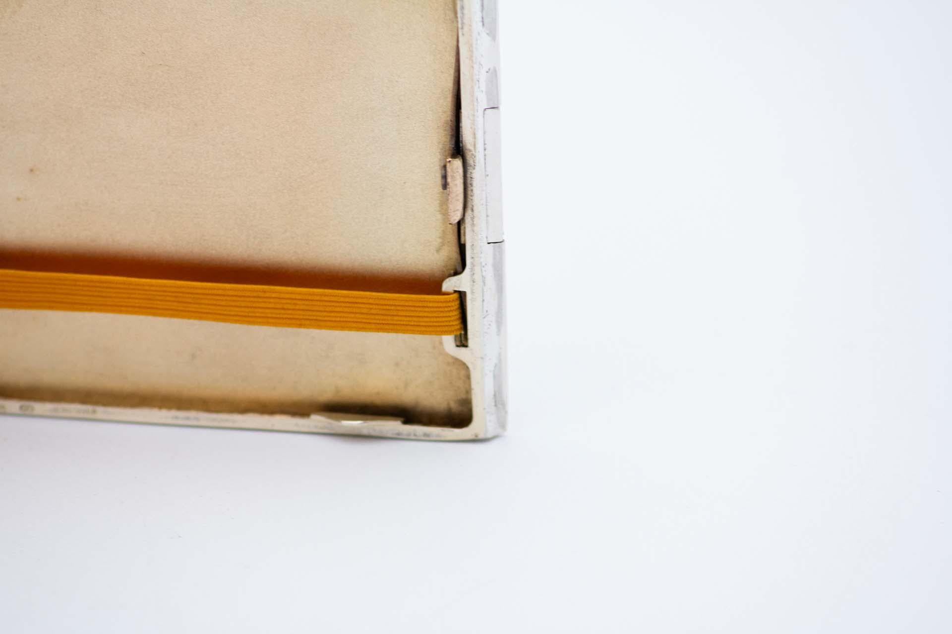 Européen Cigarette case in silver relief with mosaics en vente