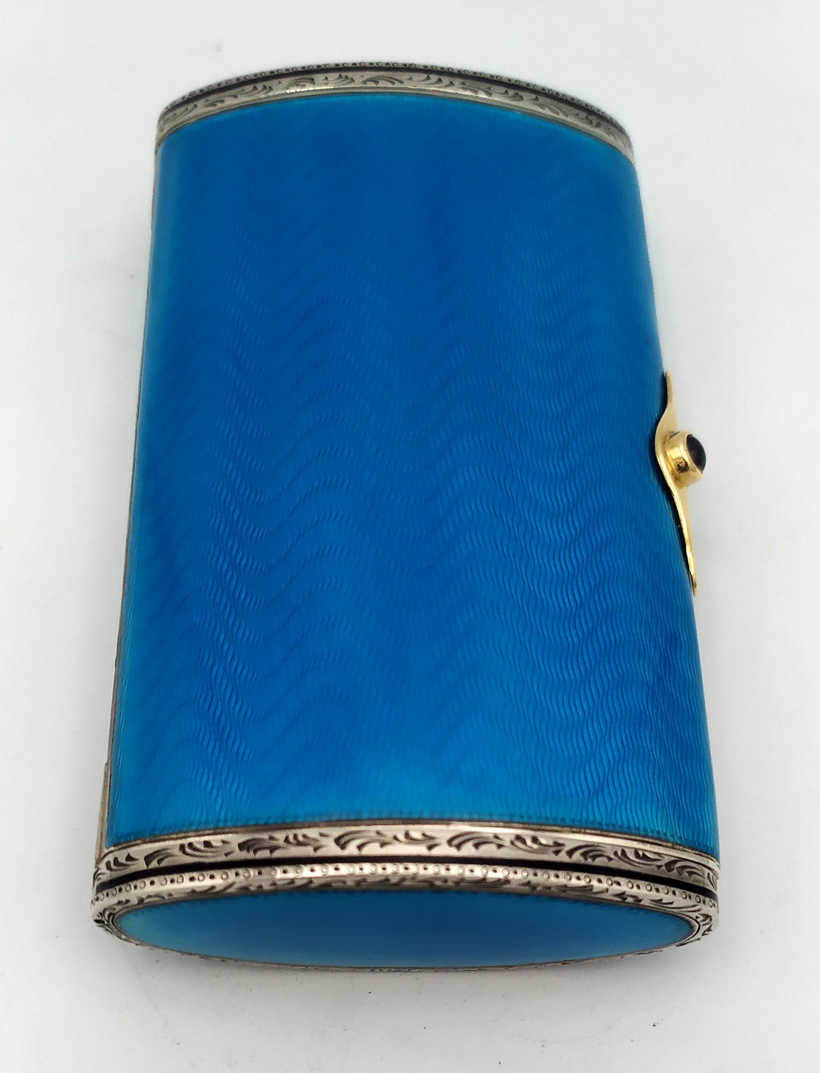 Zigarrenetui Hellblauer Cabochon-Saphir und handgraviert Salimben im Zustand „Hervorragend“ im Angebot in Firenze, FI