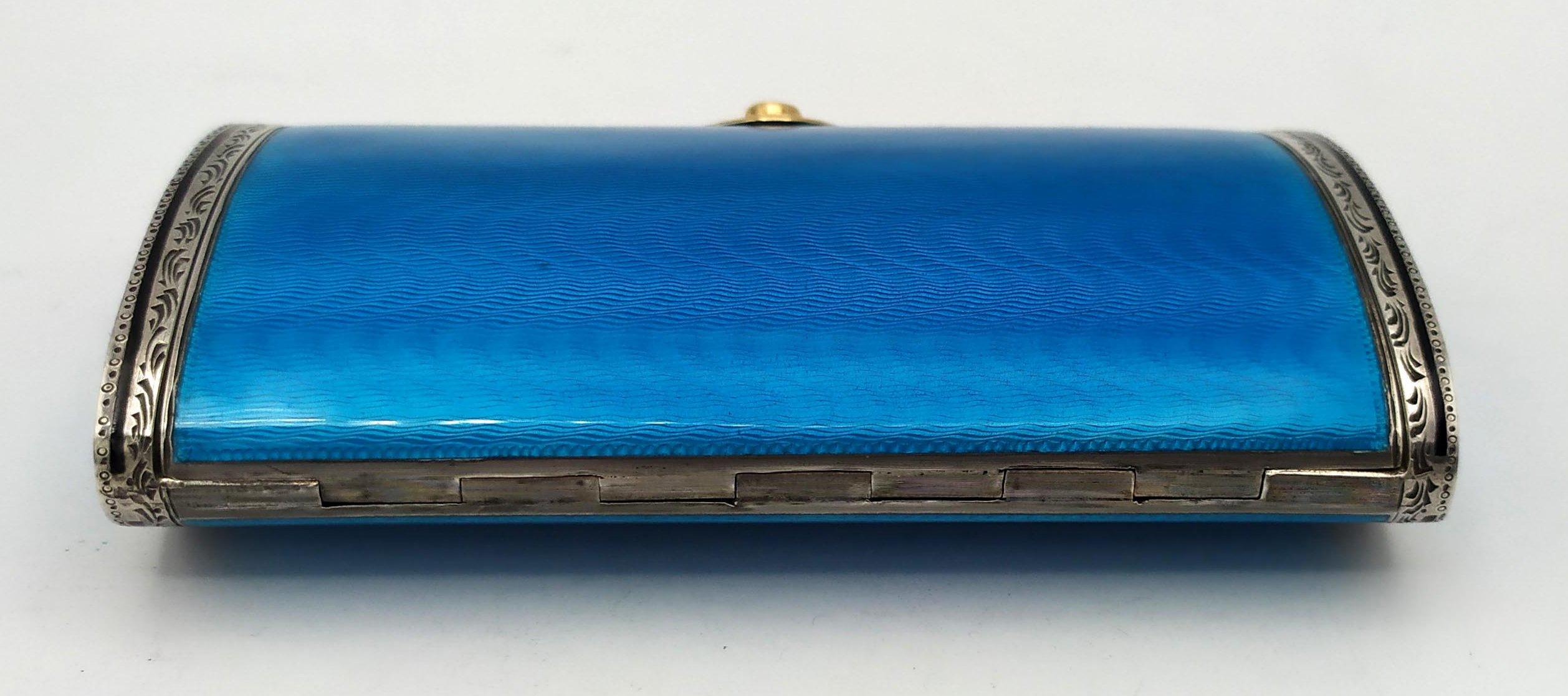 Zigarrenetui Hellblauer Cabochon-Saphir und handgraviert Salimben (Ende des 20. Jahrhunderts) im Angebot