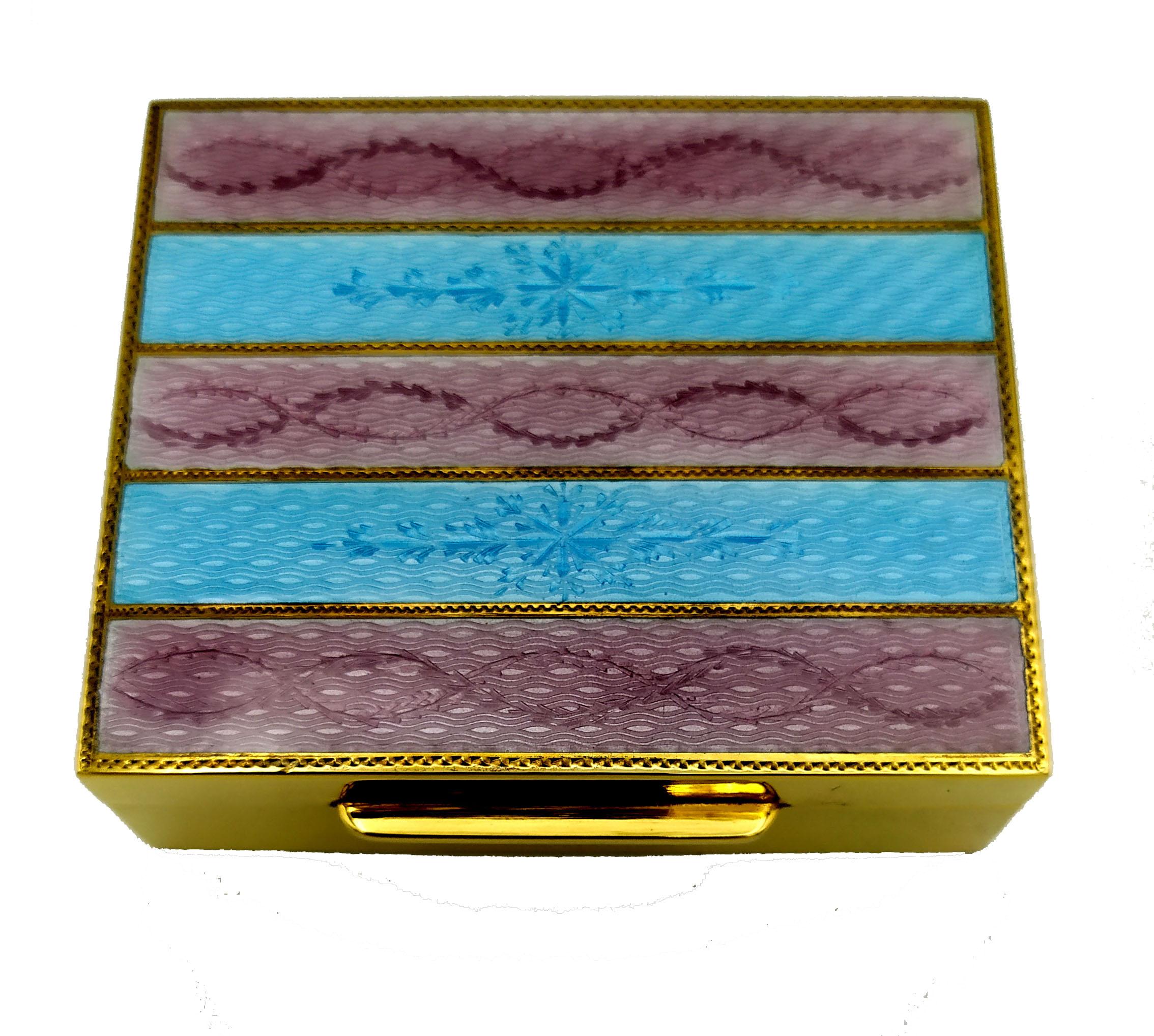 cigarette with two gold stripes