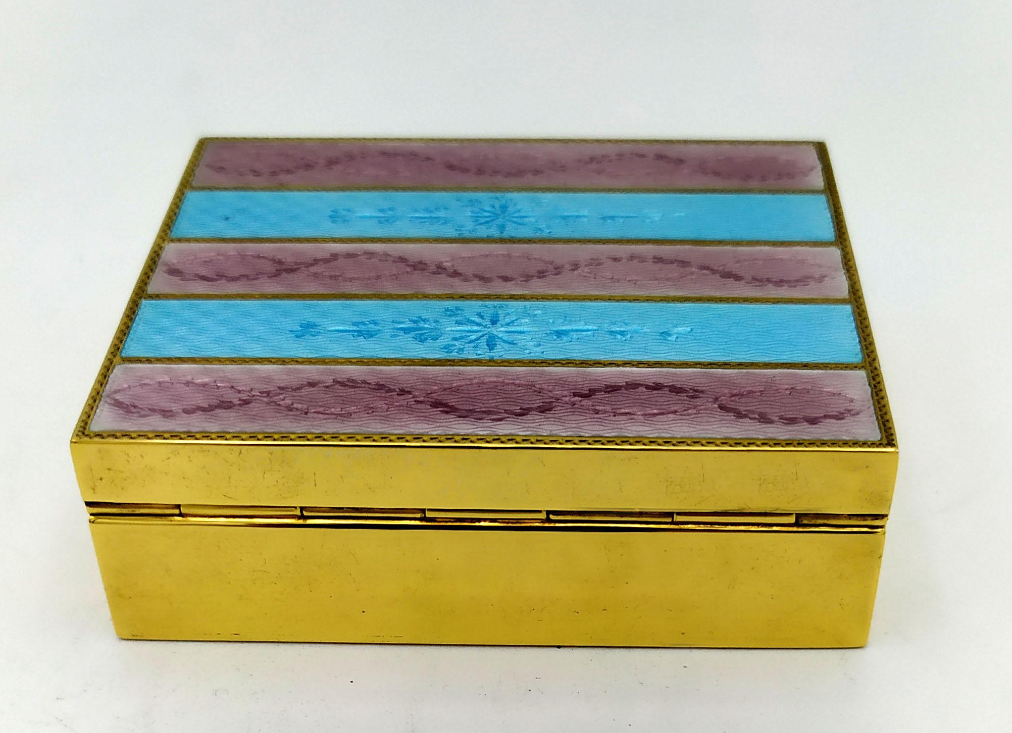 cigarettes with 2 gold stripes