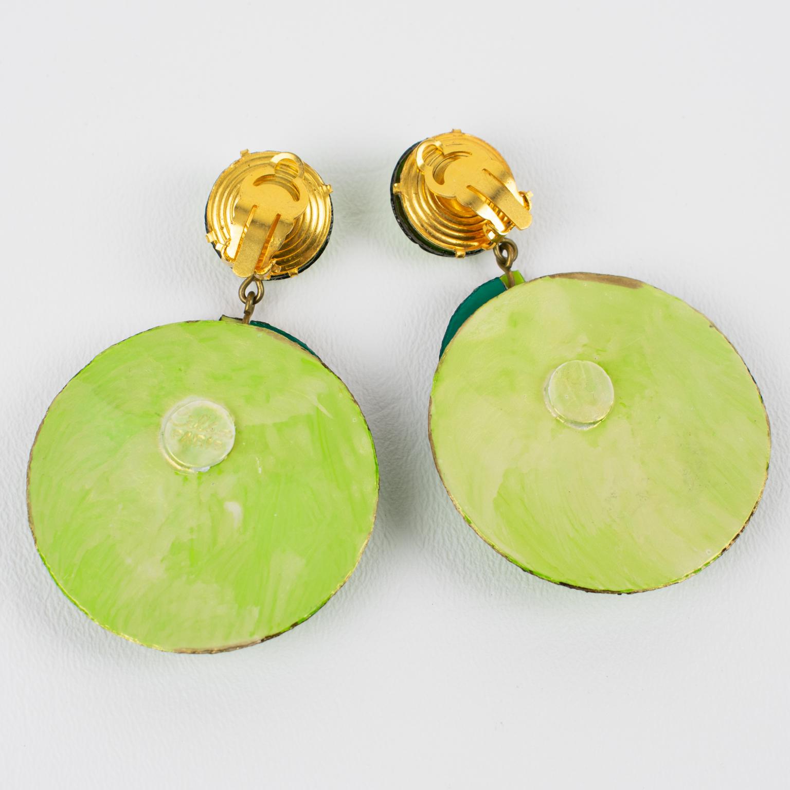 Cilea Paris Geometric Green Resin Clip Earrings In Excellent Condition For Sale In Atlanta, GA
