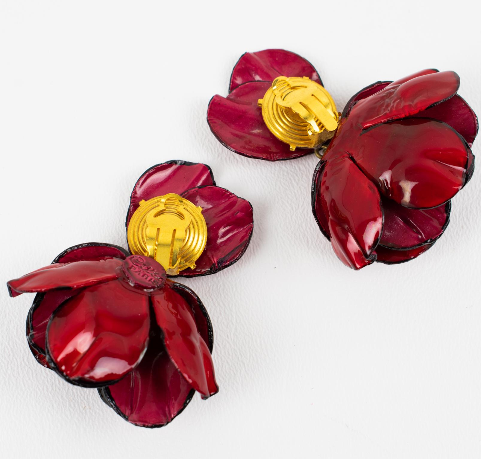 Cilea Dangle Clip Earrings Dark Red Poppy Flowers In Excellent Condition For Sale In Atlanta, GA