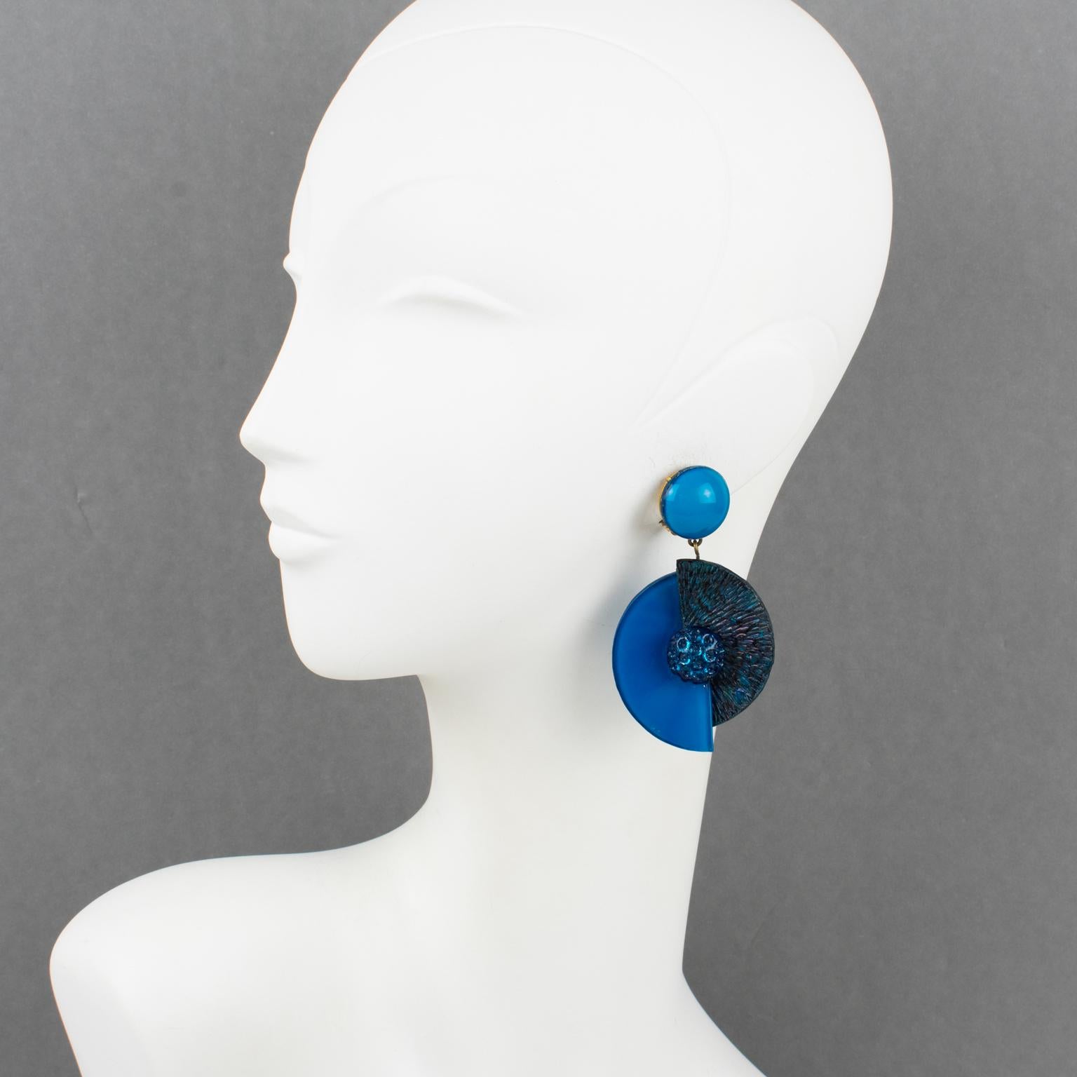 Cilea Paris designed these lovely dimensional dangling clip-on earrings. These Japanese-inspired hand-made artisanal resin earrings feature assorted geometric fan forms with textured patterns to build together and form a powerful statement piece.