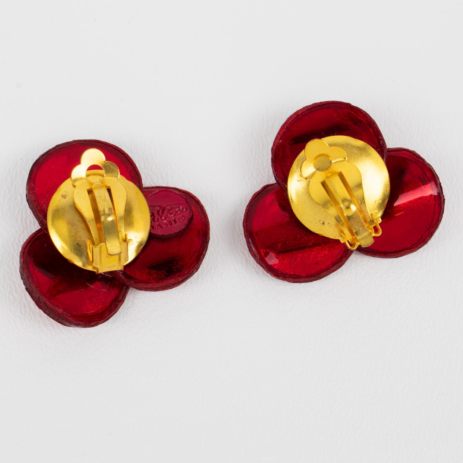 Pendientes de clip florales rojo carmín Cilea Paris en Excelente estado para la venta en Atlanta, GA