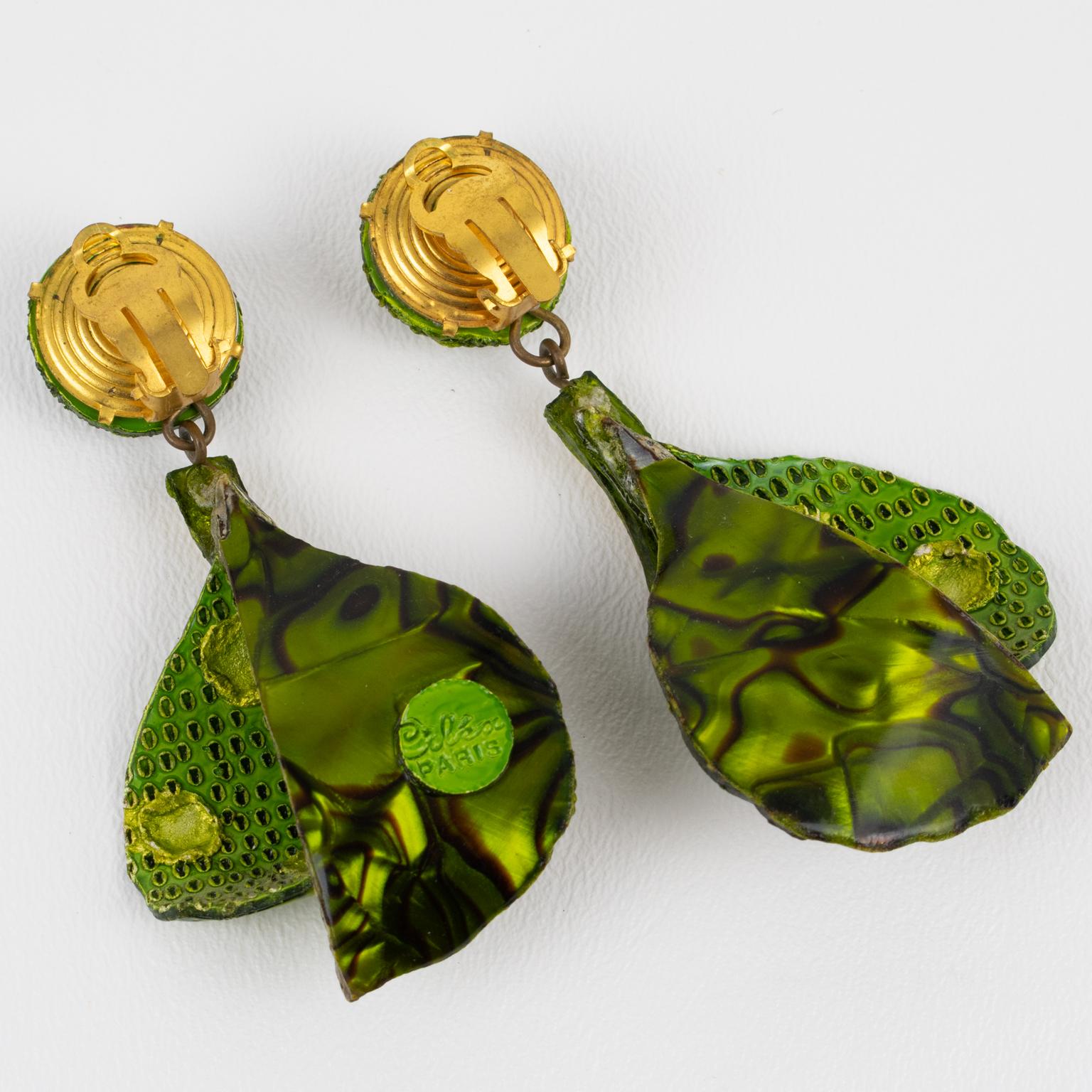 Cilea Paris Dangle Pearlized Green Resin Clip-on Earrings In Excellent Condition In Atlanta, GA