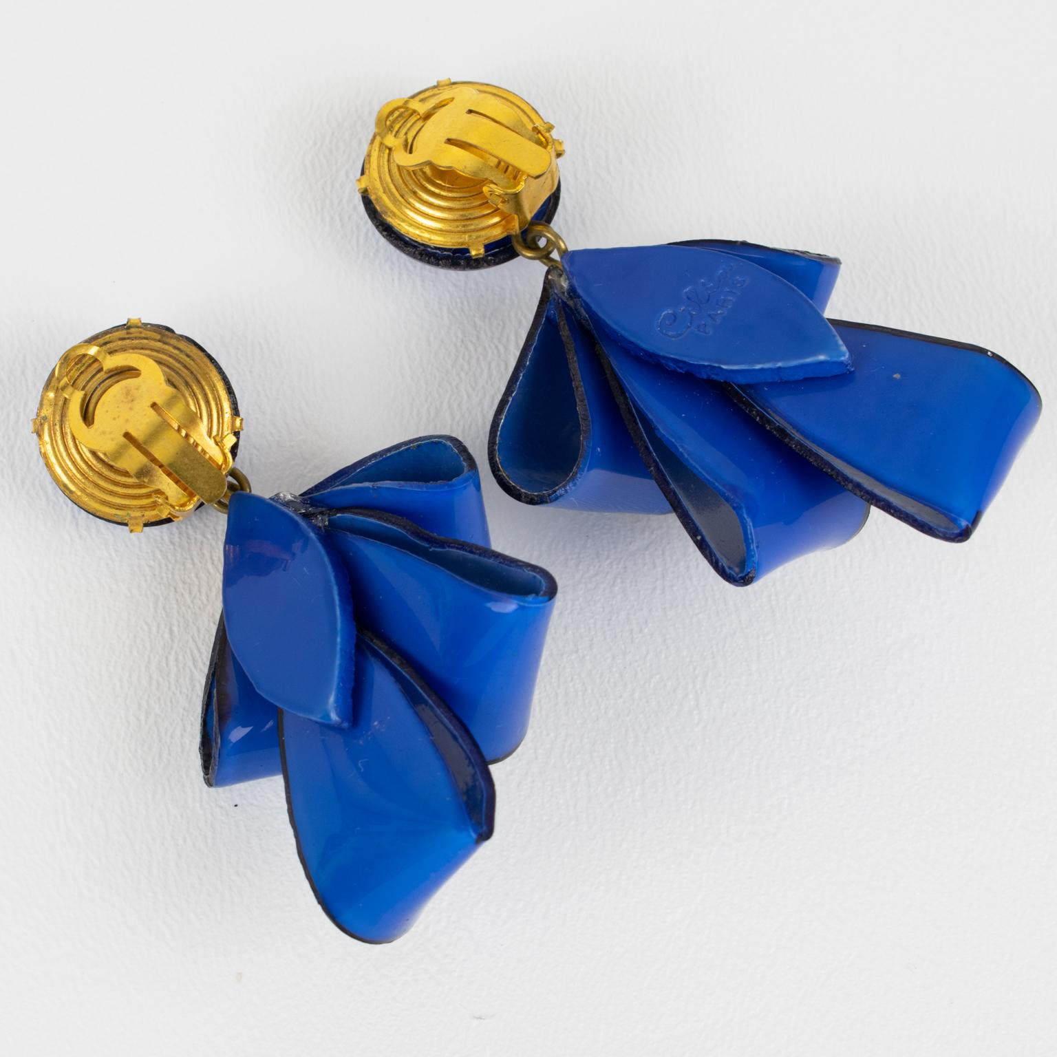 Cilea Paris Dangle Resin Clip Earrings Cobalt Blue Ribbons In Good Condition For Sale In Atlanta, GA