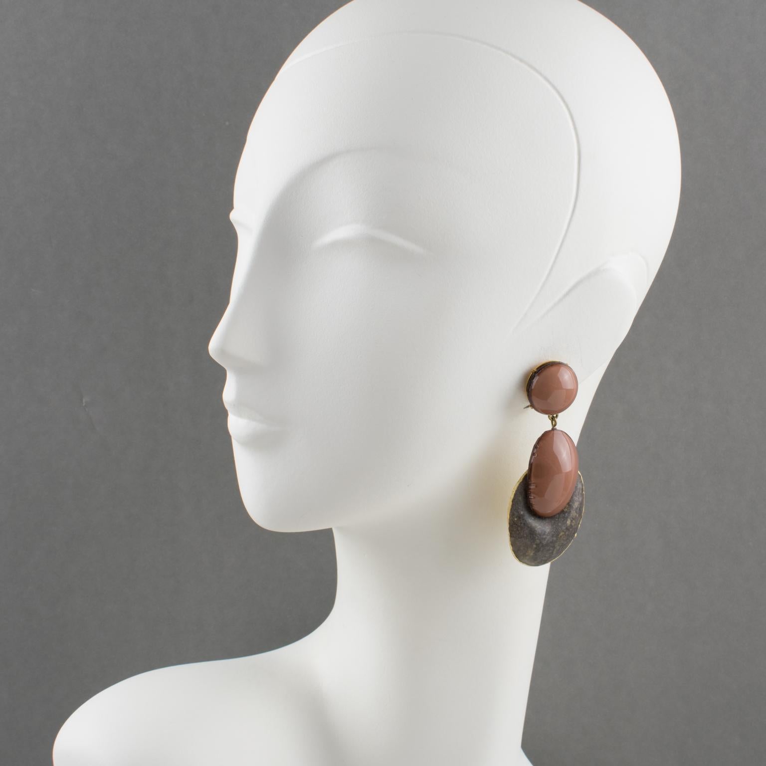 Elegant clip-on earrings designed by Cilea Paris. Dimensional dangling-inspired hand-made artisanal resin earrings with a textured pattern and glossy finish. A lovely fall season palette built with nude-beige, taupe-beige, and bittersweet chocolate