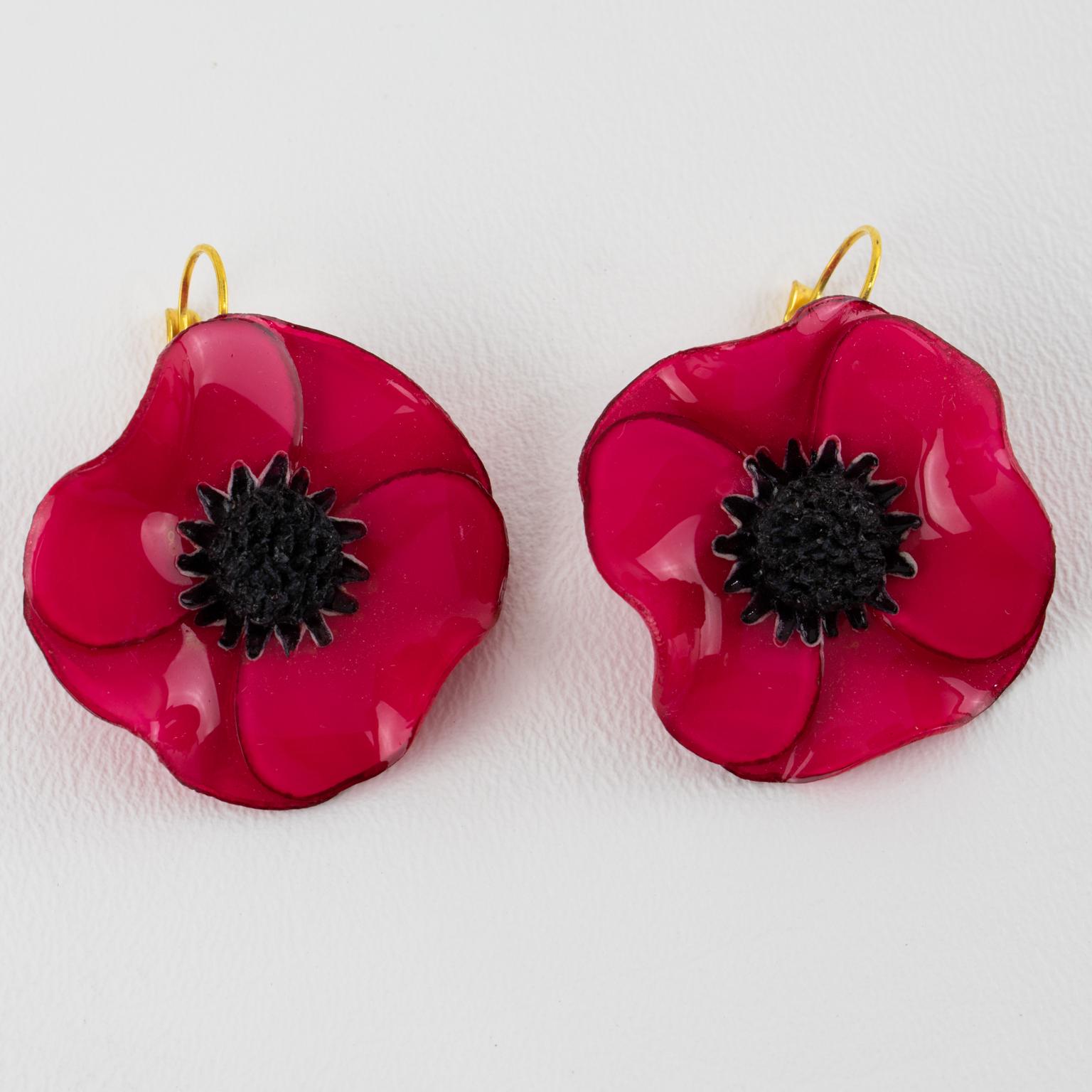 Cilea Paris Dangle Resin Pierced Earrings Fuchsia Pink Poppy Flower In Excellent Condition For Sale In Atlanta, GA