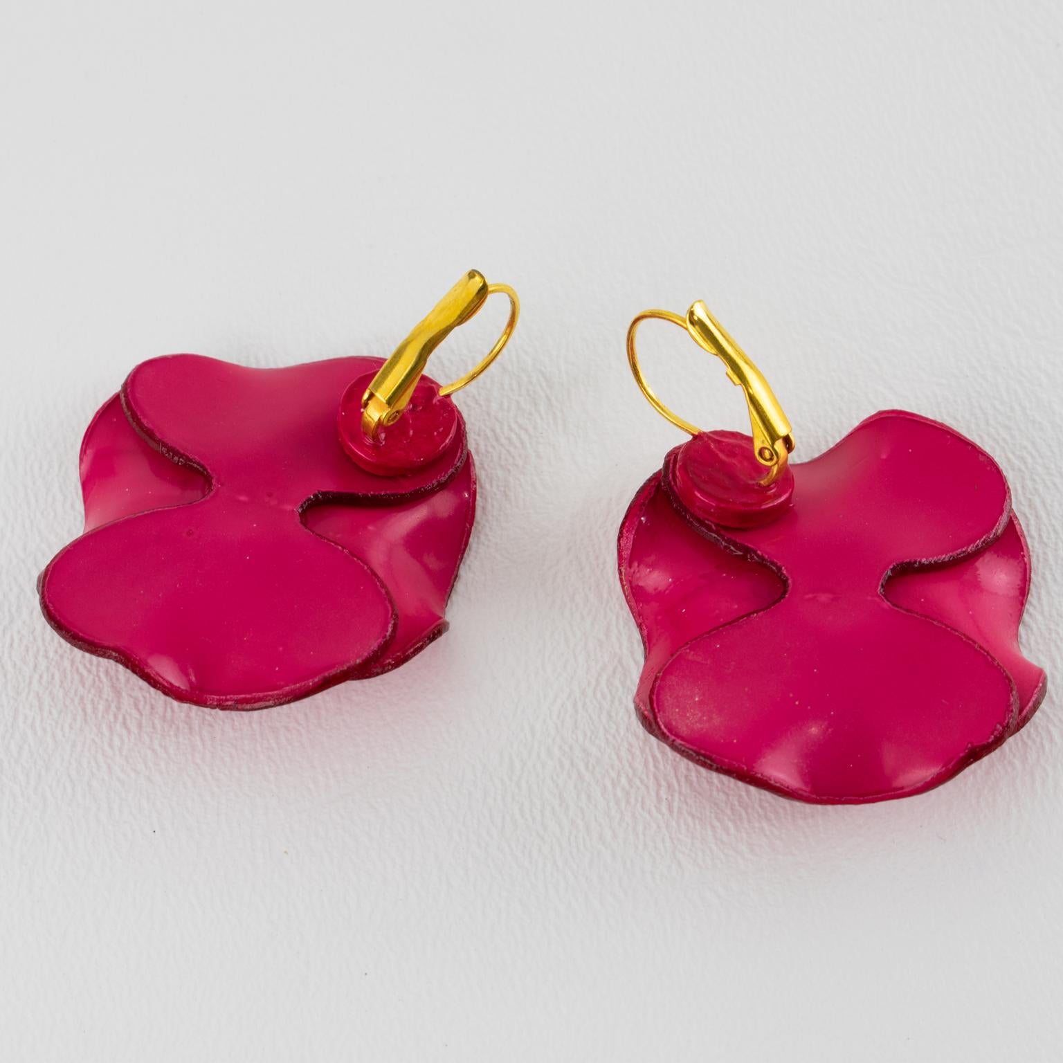 Women's or Men's Cilea Paris Dangle Resin Pierced Earrings Fuchsia Pink Poppy Flower For Sale