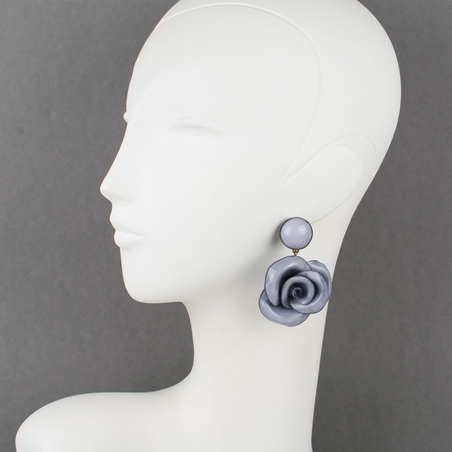 Fabulous dangling pierced resin earrings by Cilea Paris. Those hand-made artisanal resin earrings feature dimensional rose flowers with patterns built together to form a powerful statement piece. Nice mouse gray color. Marking underside of one