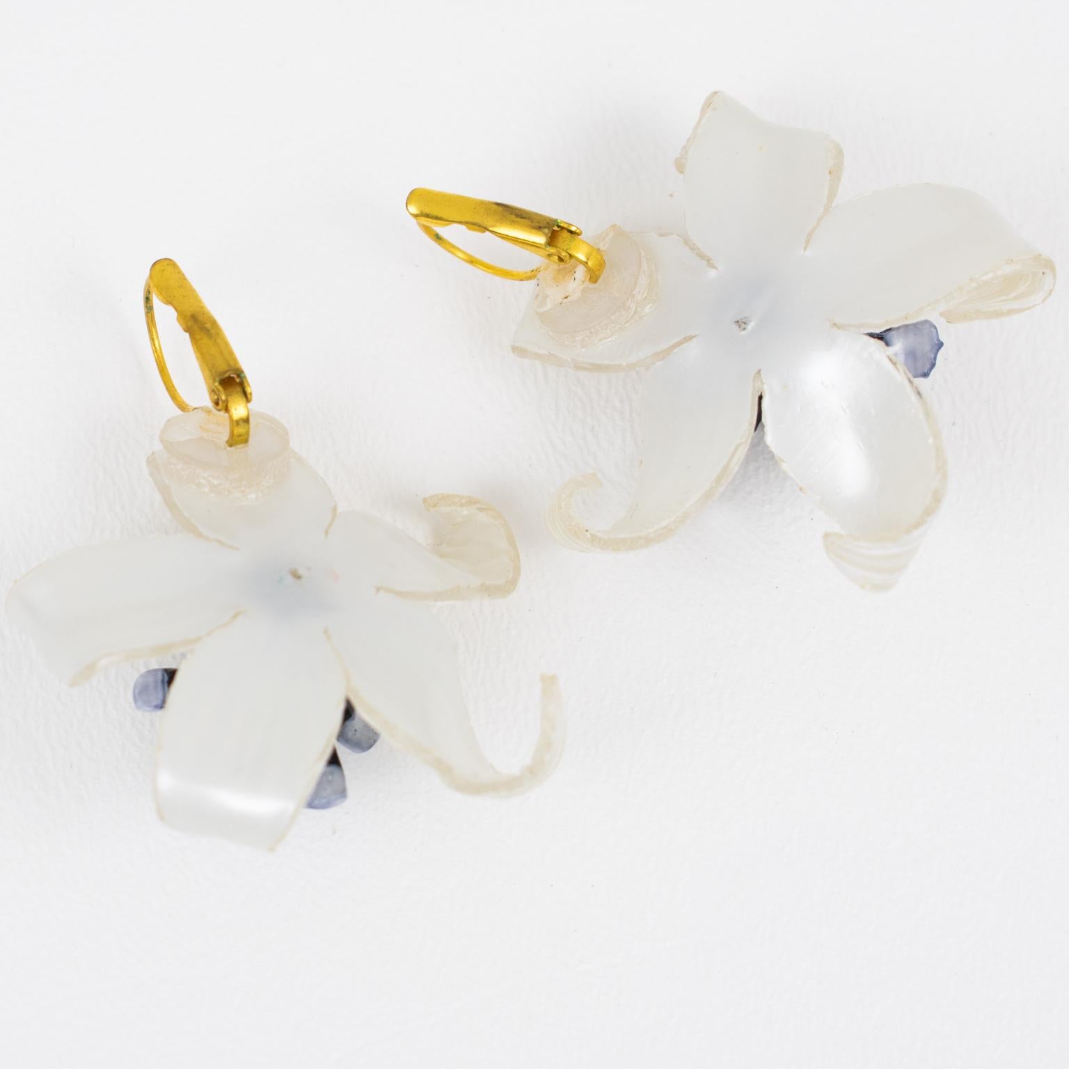 Cilea Paris Dangle Resin Pierced Earrings White Flowers 1