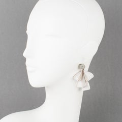 Cilea Paris Pendants d'oreilles percées en résine avec rubans blancs