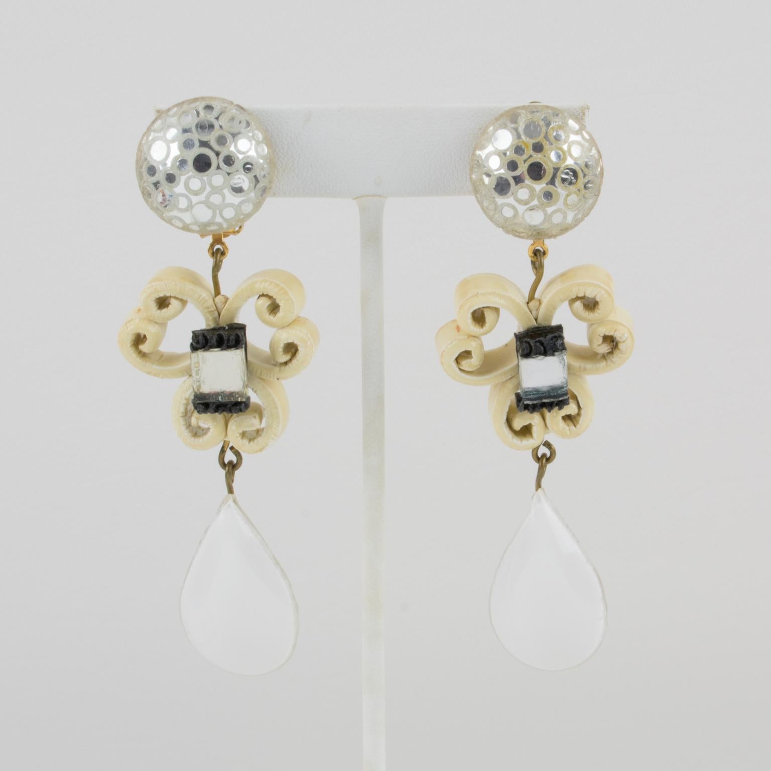 Cilea Paris Pendientes colgantes de resina con purpurina blanca y plateada en Excelente estado para la venta en Atlanta, GA
