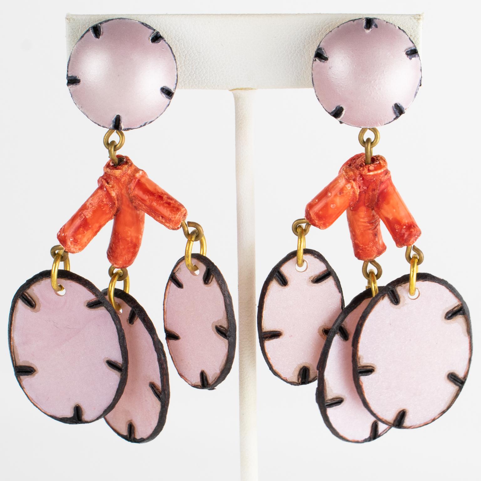 Cilea Paris - Boucles d'oreilles pendantes en résine florale Coral Rose Lunaria Excellent état - En vente à Atlanta, GA