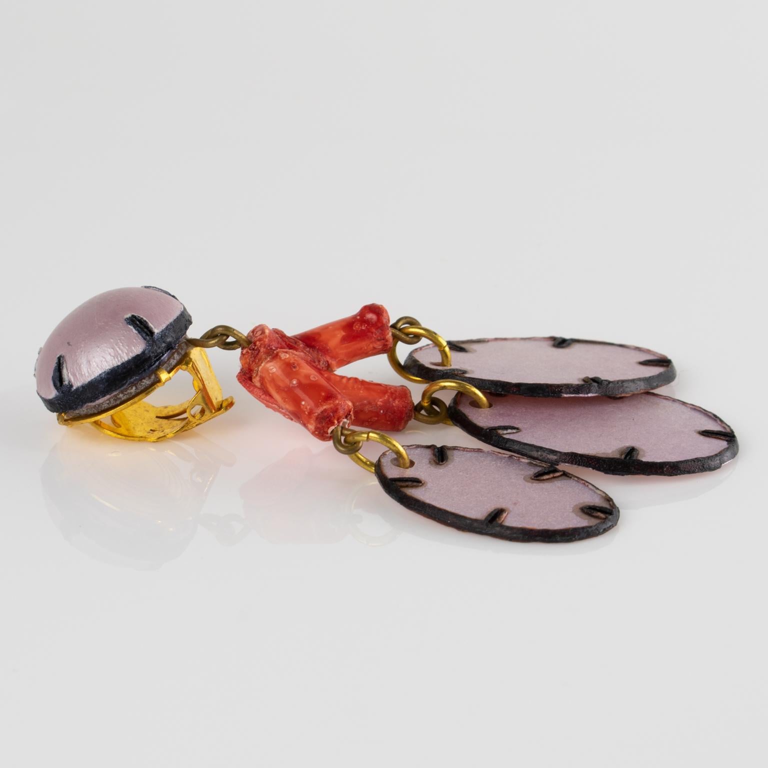 Cilea Paris - Boucles d'oreilles pendantes en résine florale Coral Rose Lunaria en vente 2
