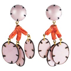 Cilea Paris - Boucles d'oreilles pendantes en résine florale Coral Rose Lunaria