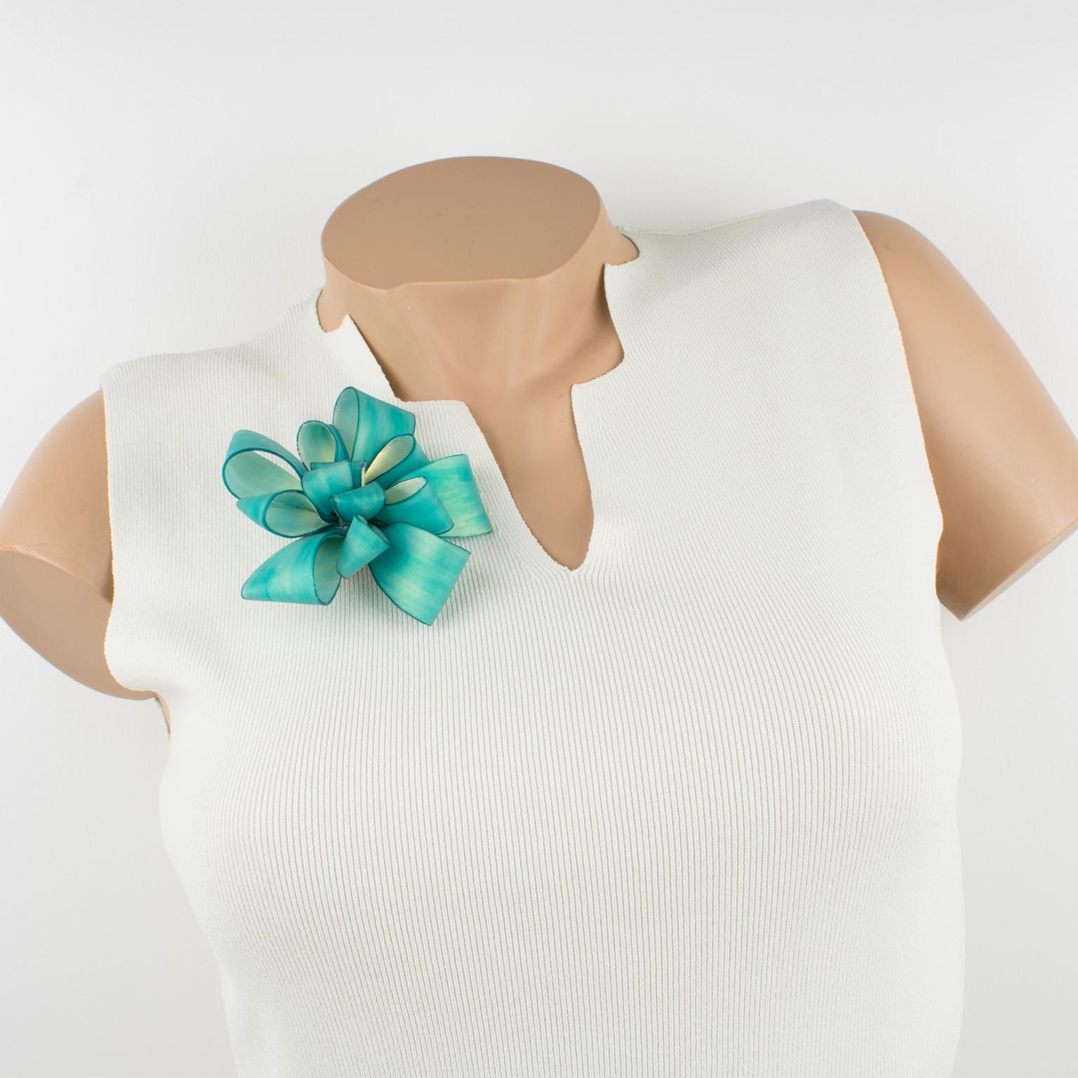 This exquisite brooch from Cilea Paris is a piece of art to wear. It is crafted by hand with skillful attention to detail. Made with high-quality resin, it features a beautiful turquoise ribbon design that creates a stunning visual impact. The