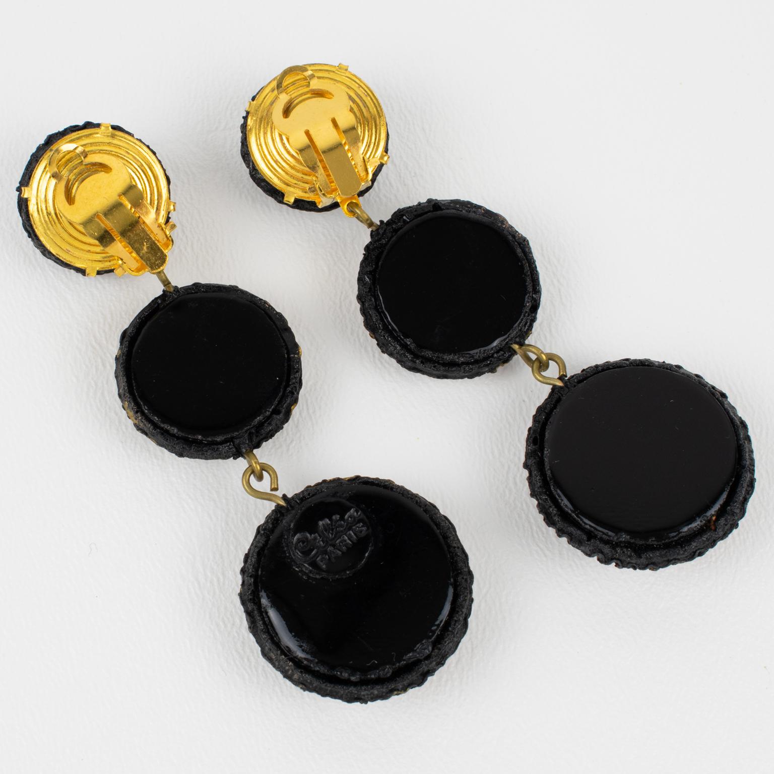 Pendientes colgantes de resina roja, beige y morada Cilea Paris en Excelente estado para la venta en Atlanta, GA