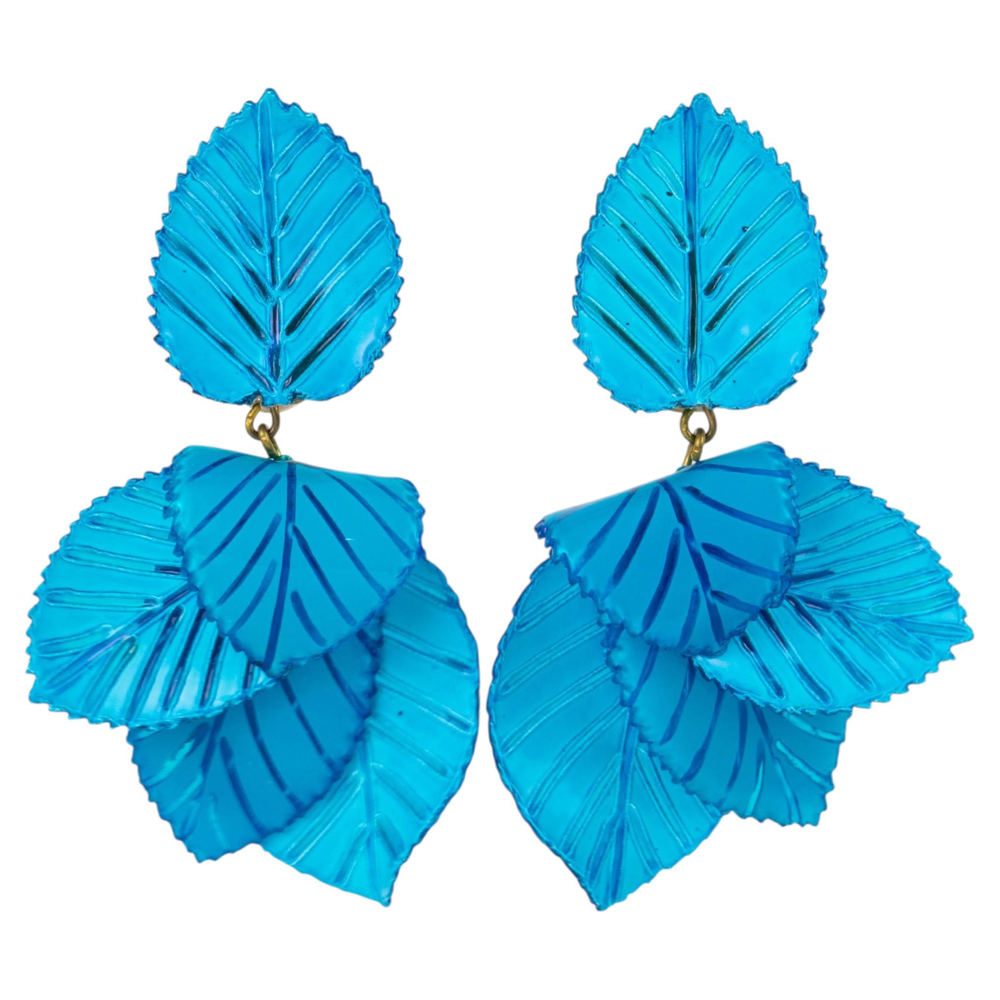 Cilea Paris Orecchini a clip in resina floreale blu cielo in vendita