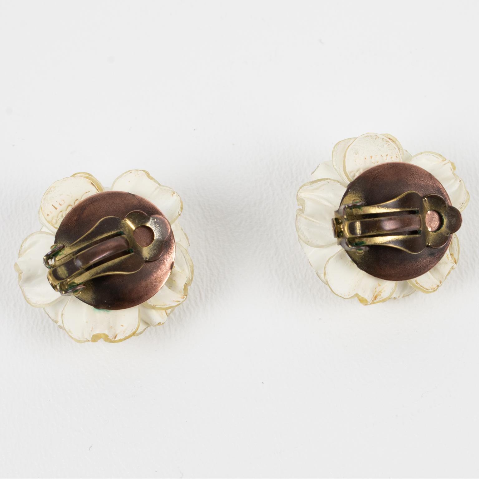 Cilea Paris White Rose Resin Clip Earrings In Good Condition For Sale In Atlanta, GA