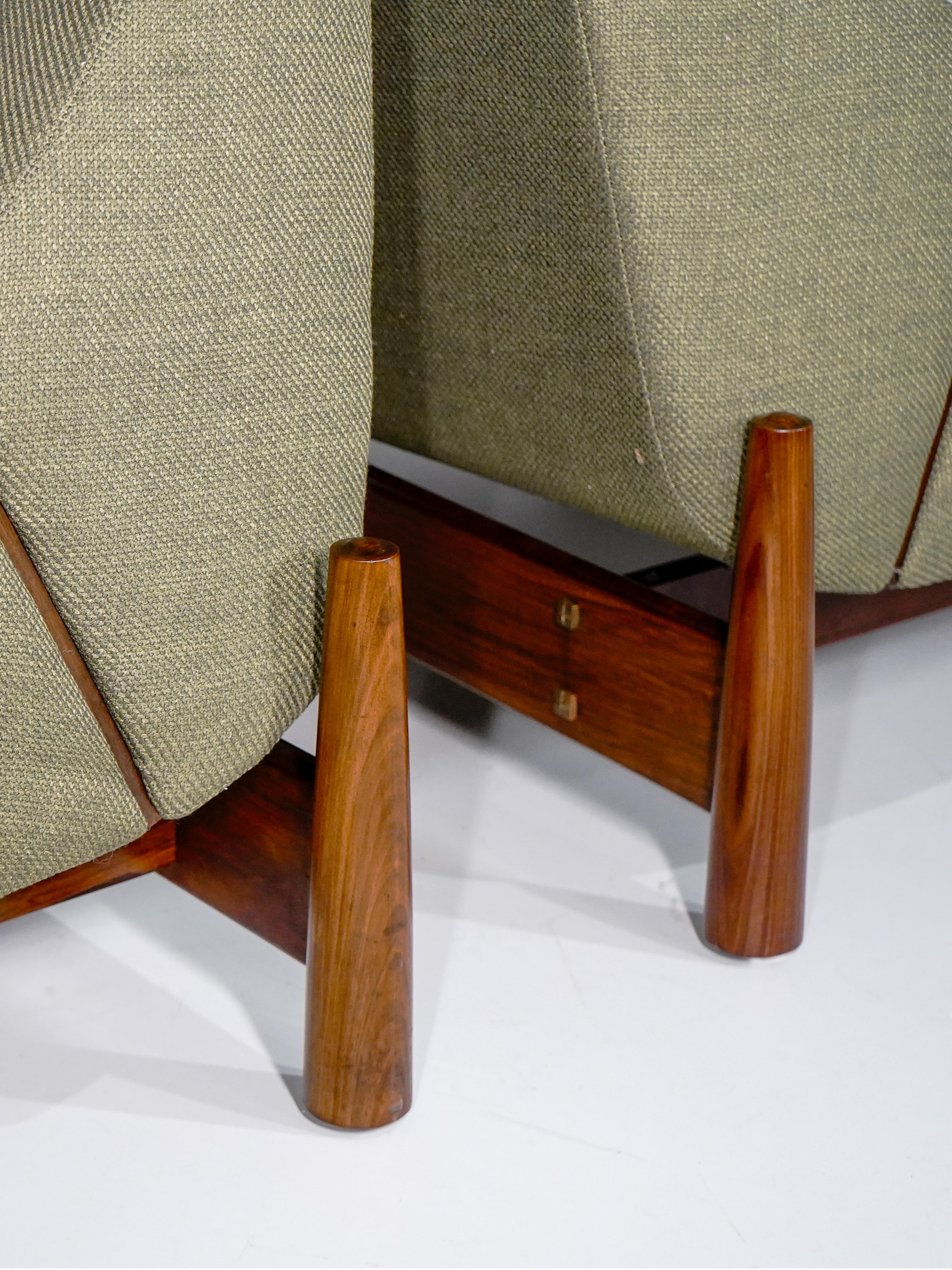 Paire de fauteuils I B-082 de Cimo S/A, années 1960, en caviúna. Meubles modernes brésiliens en vente 9