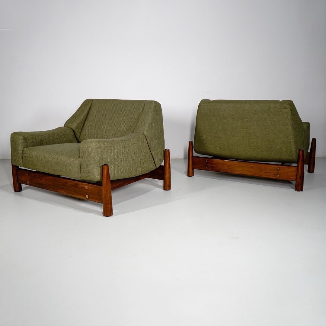 Brésilien Paire de fauteuils I B-082 de Cimo S/A, années 1960, en caviúna. Meubles modernes brésiliens en vente