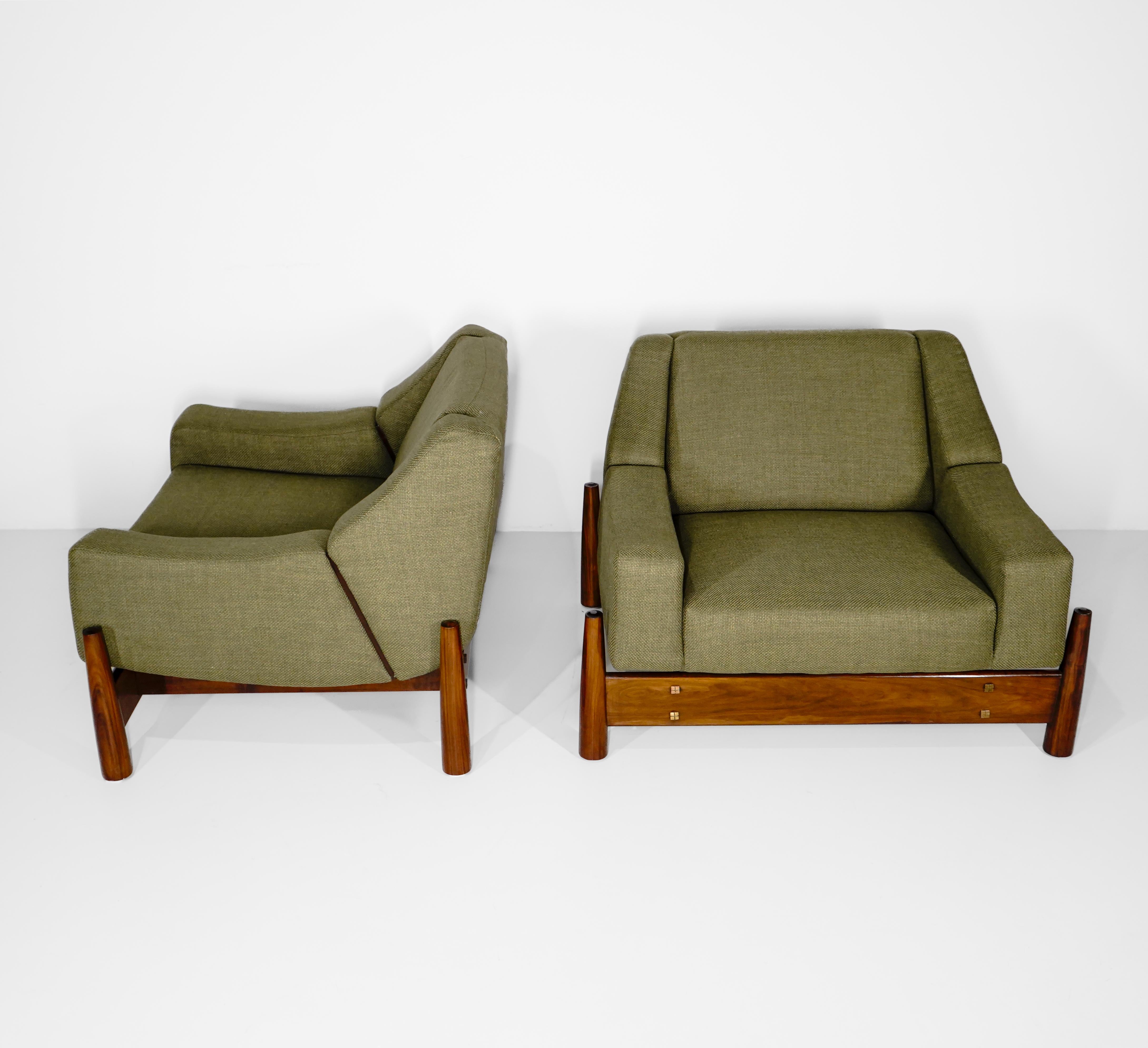 Milieu du XXe siècle Paire de fauteuils I B-082 de Cimo S/A, années 1960, en caviúna. Meubles modernes brésiliens en vente