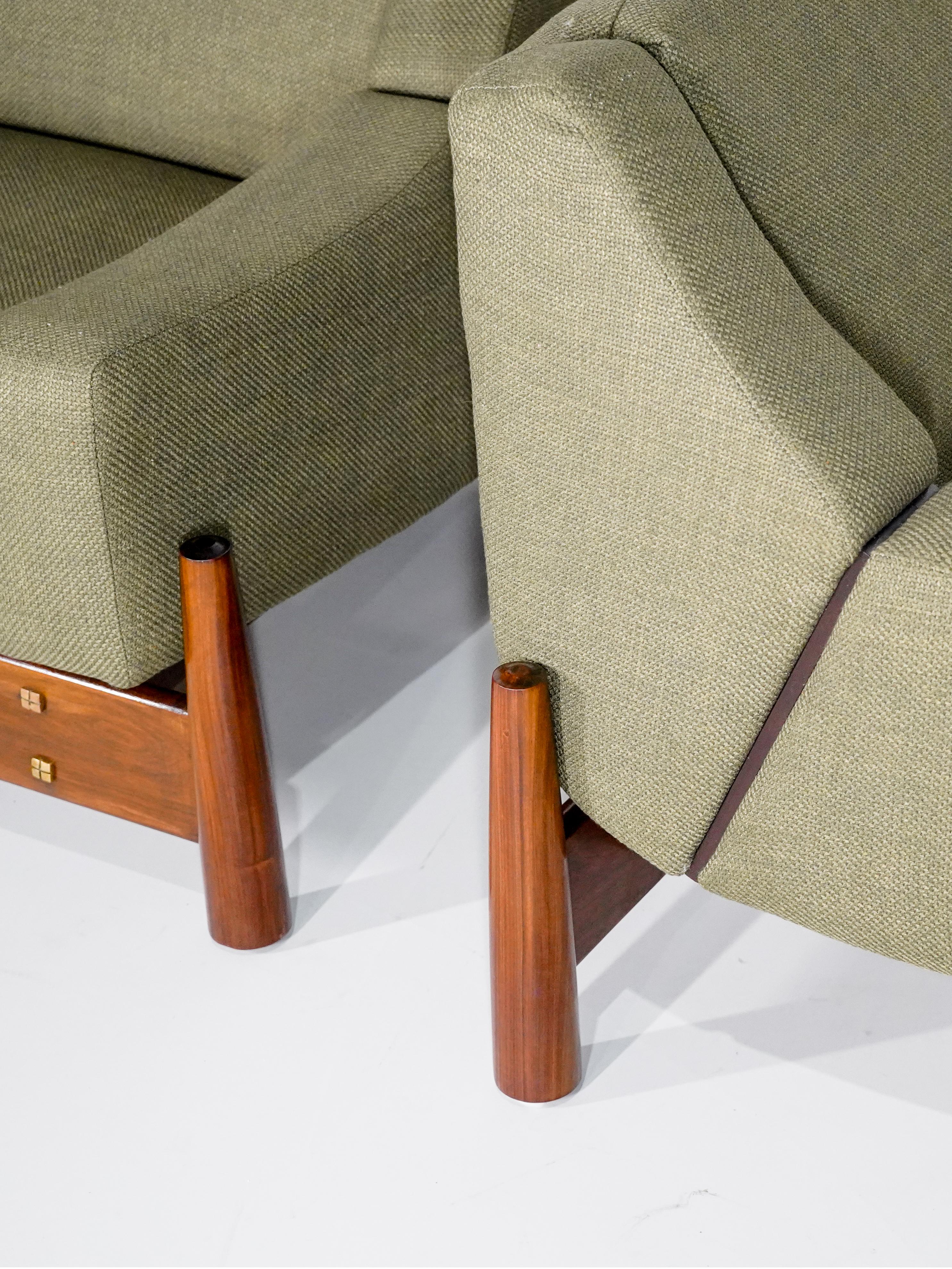 Paire de fauteuils I B-082 de Cimo S/A, années 1960, en caviúna. Meubles modernes brésiliens en vente 1