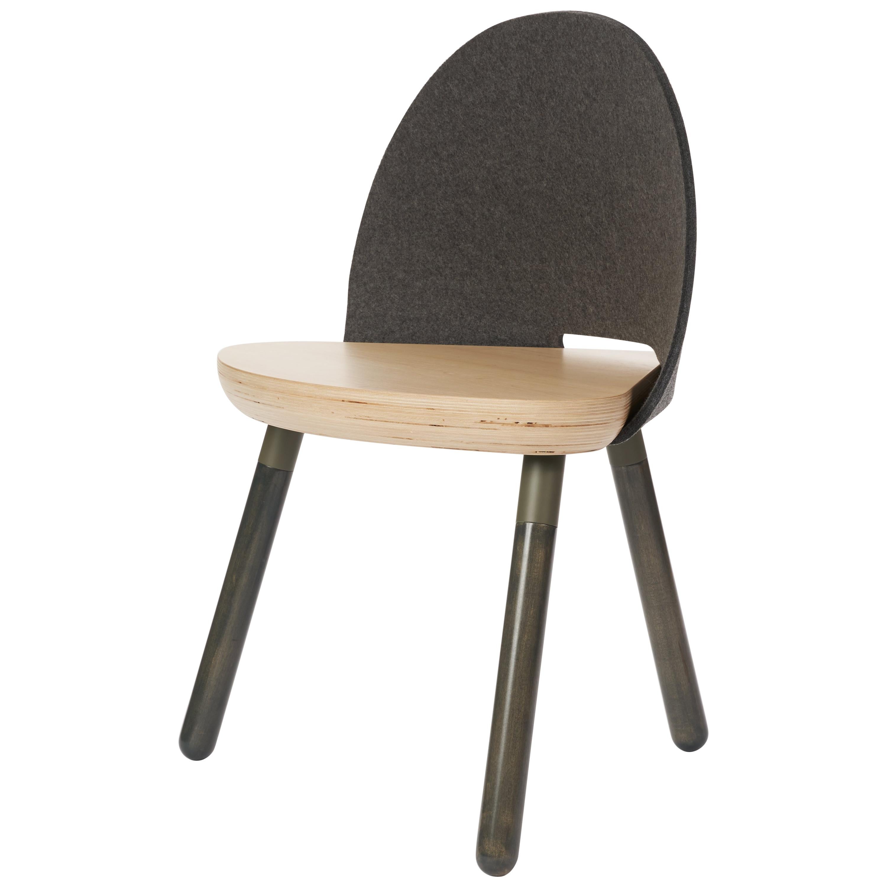 Cinch Chair, Melton Wool, Wood Seat and Eco-Friendly Powder Coated Steel Support im Angebot