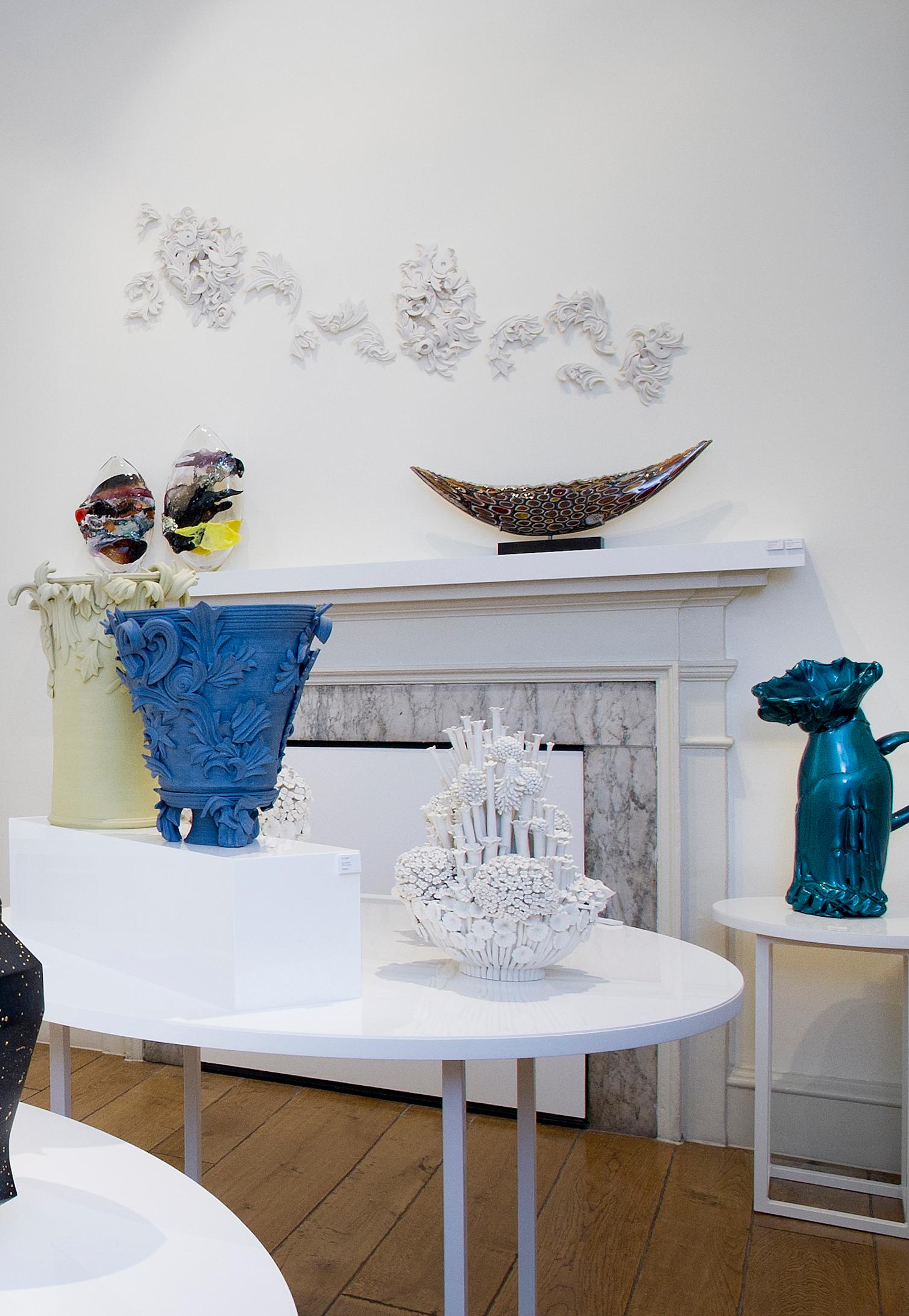 Cincture, eine einzigartige architektonische Wandinstallation aus Porzellan von Jo Taylor im Angebot 3