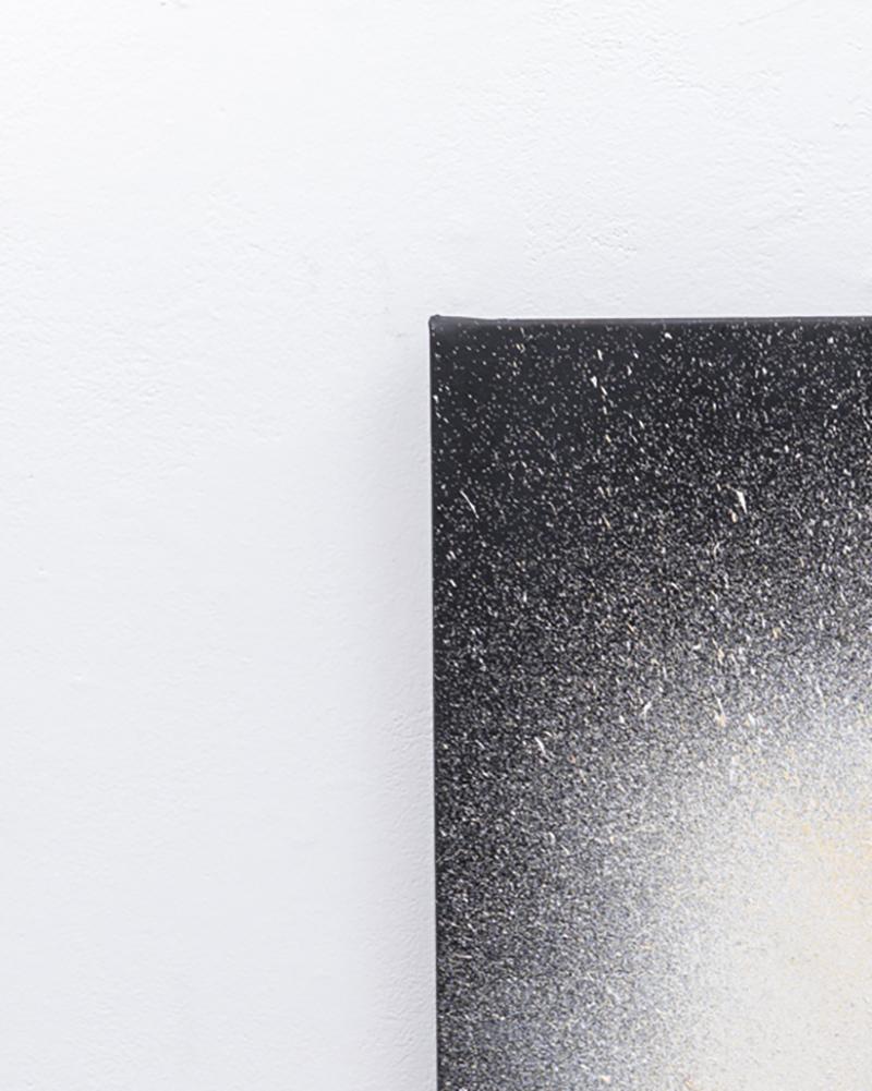 Eclipse (Zeitgenössische kosmische abstrakte Malerei auf Leinwand in Schwarz und Weiß) gemalt von Cinda Sparling
20 x 16 x 1,5 Zoll
Öl auf Leinwand, ungerahmt (kein Rahmen erforderlich)

Cinda Sparling öffnet den Deckel zu einem überschwänglichen