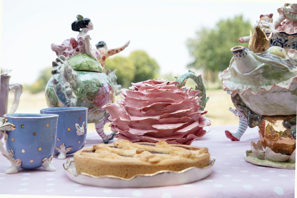 Cinderella-Teekanne und sechs Tassen, Rosa und Gold, handgefertigt in Italien, 2021 im Angebot 2