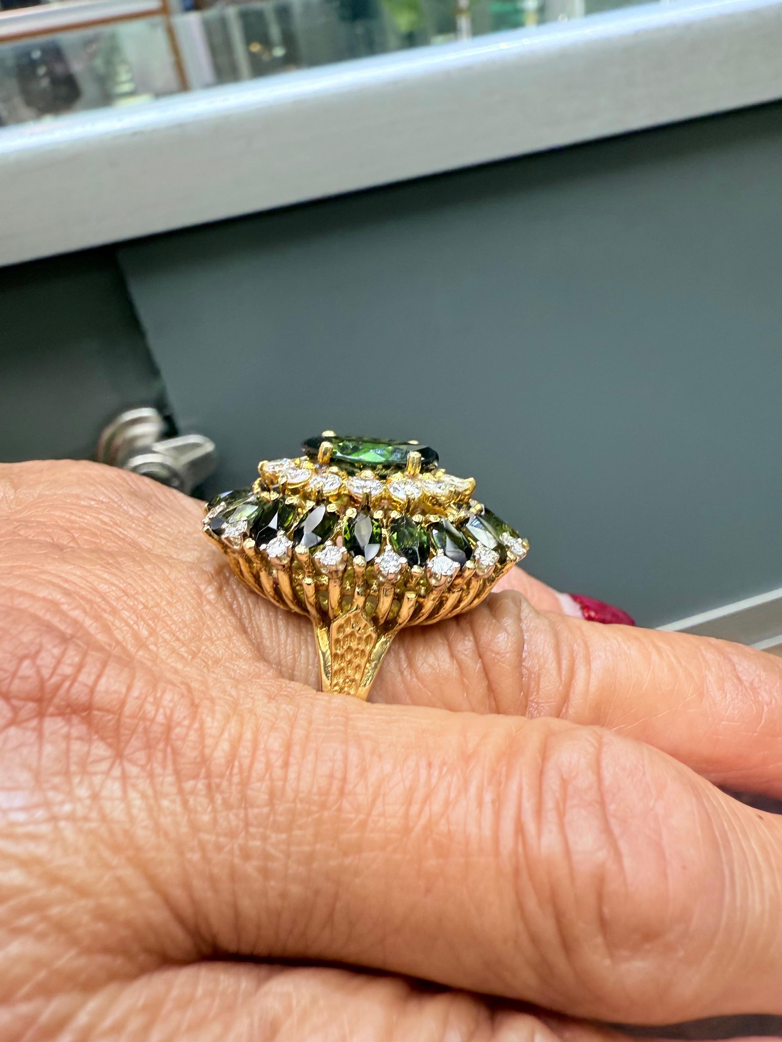 Cindy Royce Grüner Turmalin Diamant 18k Gelbgold Cocktail Ring CIRCA 1980s (Gemischter Schliff) im Angebot
