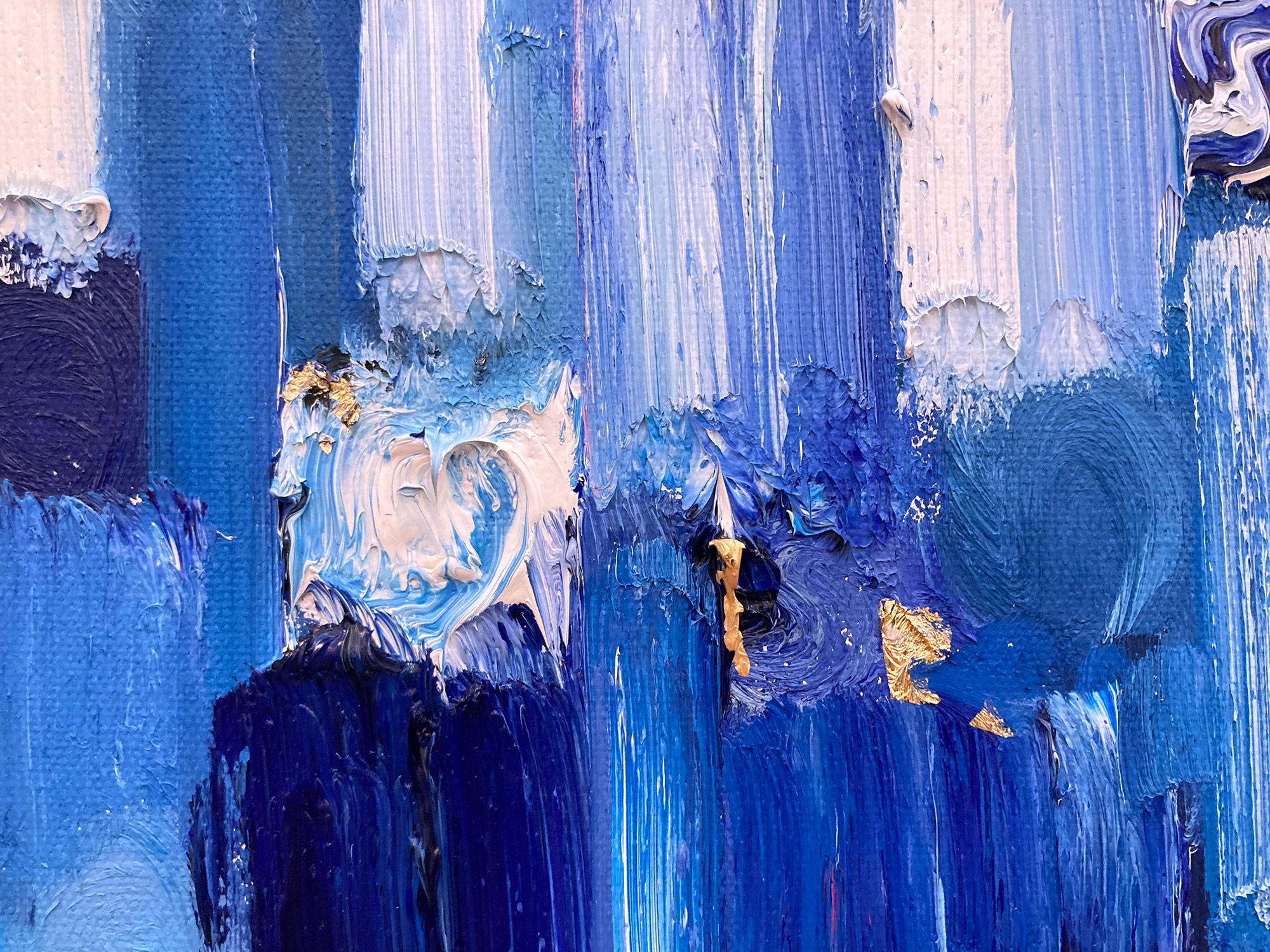 Grazie agli strati di olii brillanti e alle pennellate di pennello, la pittura è in grado di brillare e scintillare in un disegno davvero unico. L'artista utilizza la foglia d'oro con oli dalla texture spessa e vetro per aggiungere un'atmosfera