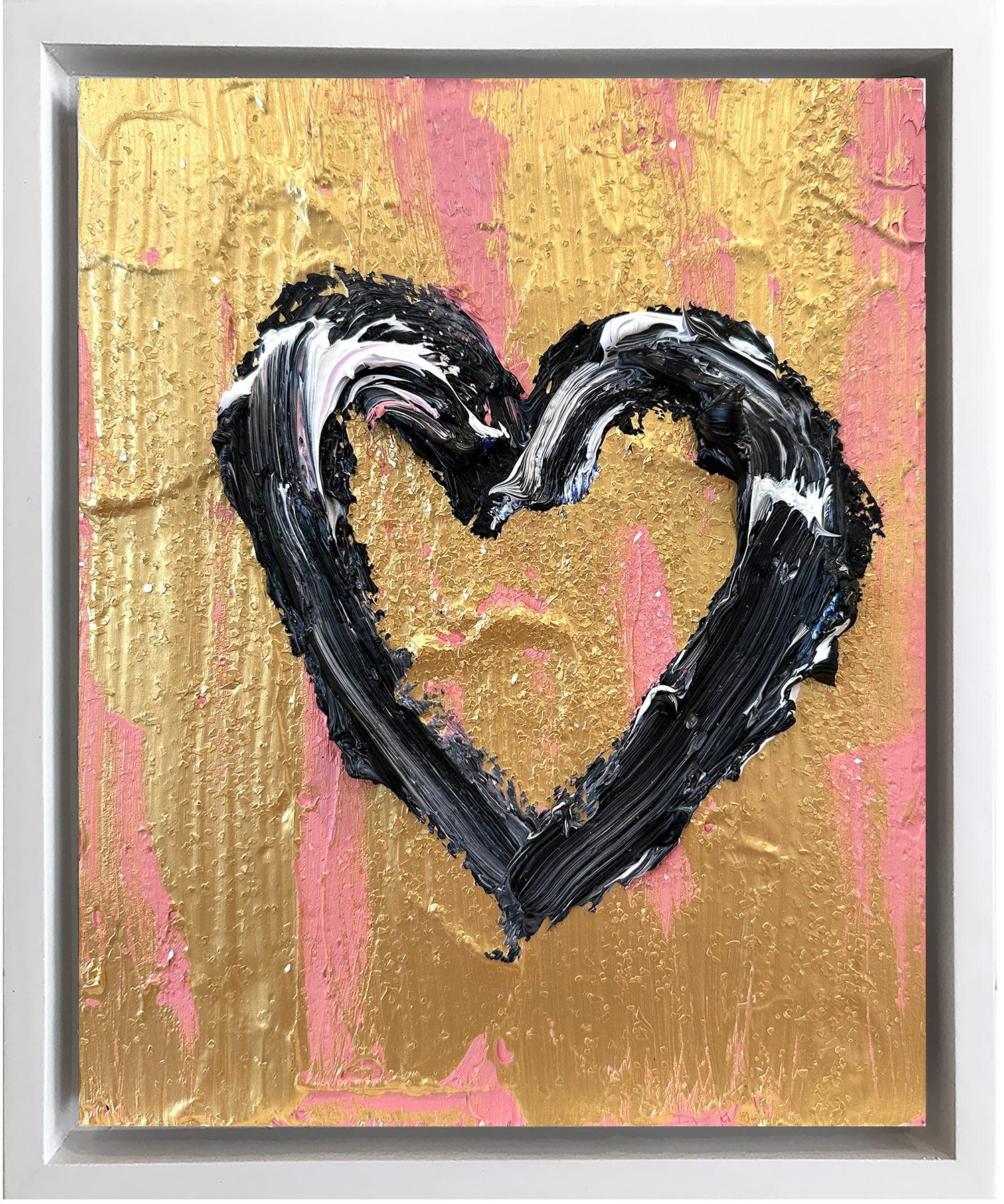 Figurative Painting Cindy Shaoul - "My Chanel Heart" peinture à l'huile contemporaine or et rose avec cadre flottant