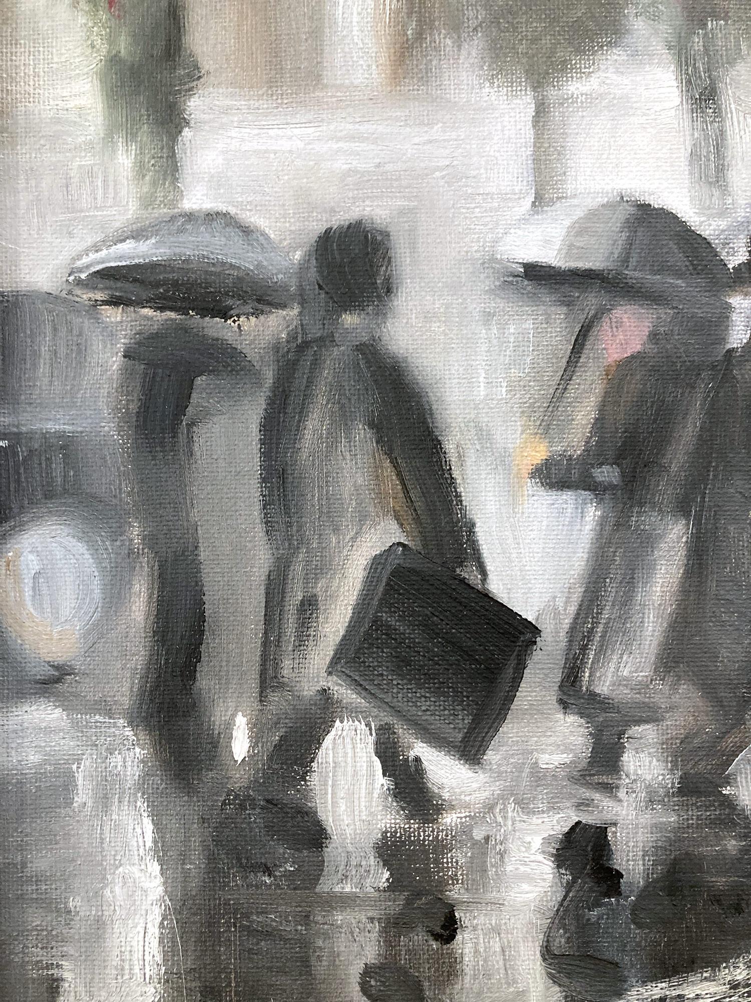 Una rappresentazione impressionistica di persone che passeggiano nei pressi del Metropolitan Museum in una giornata di pioggia. Un uomo cammina velocemente con una valigetta in mano, un gruppo di donne si accalca sotto un ombrello; questo quadro
