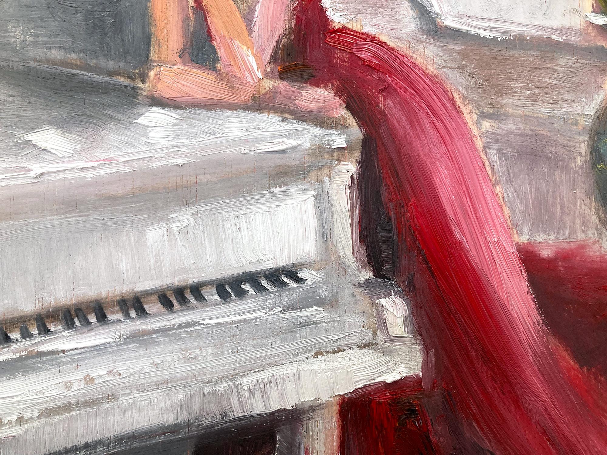Eine sehr skurrile Darstellung einer Frau in einem roten Kleid, die sich in Gedanken an ein schönes weißes Klavier lehnt. Dieses Stück fängt mühelos die Essenz der Mode und der Haute Couture ein. In einem sehr modernen und impressionistischen Stil